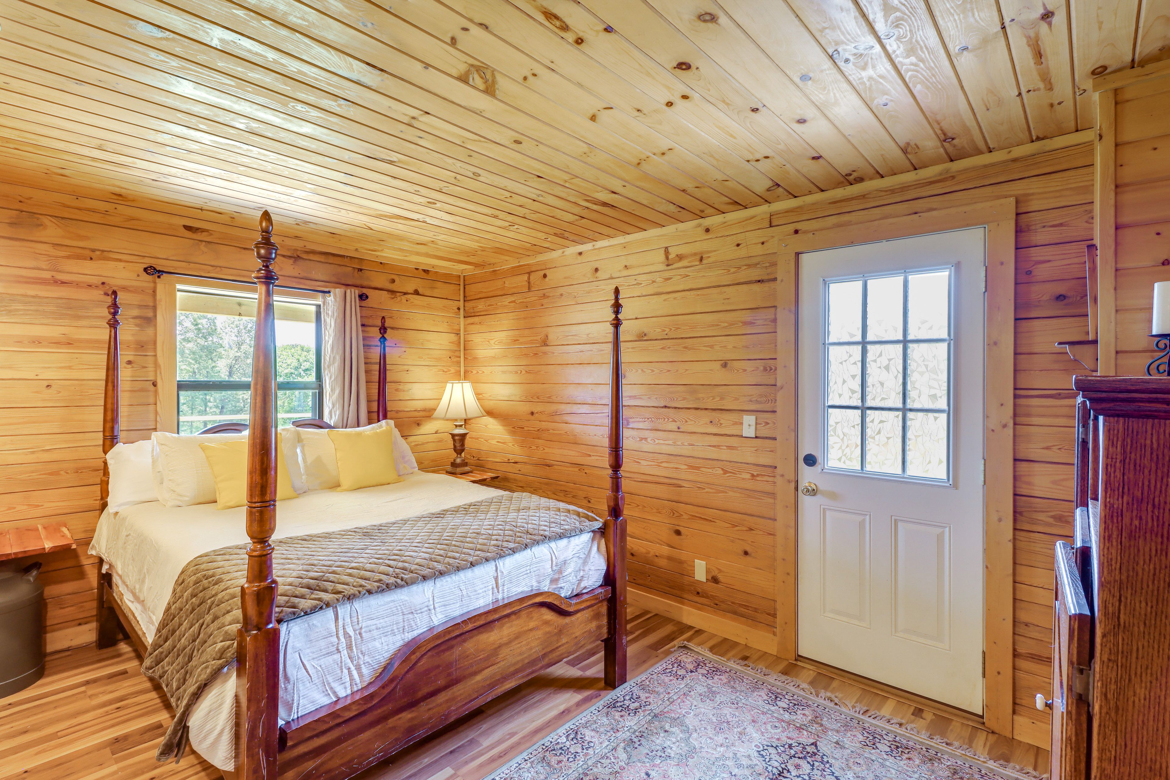Bedroom 2 | Queen Bed | Smart TV