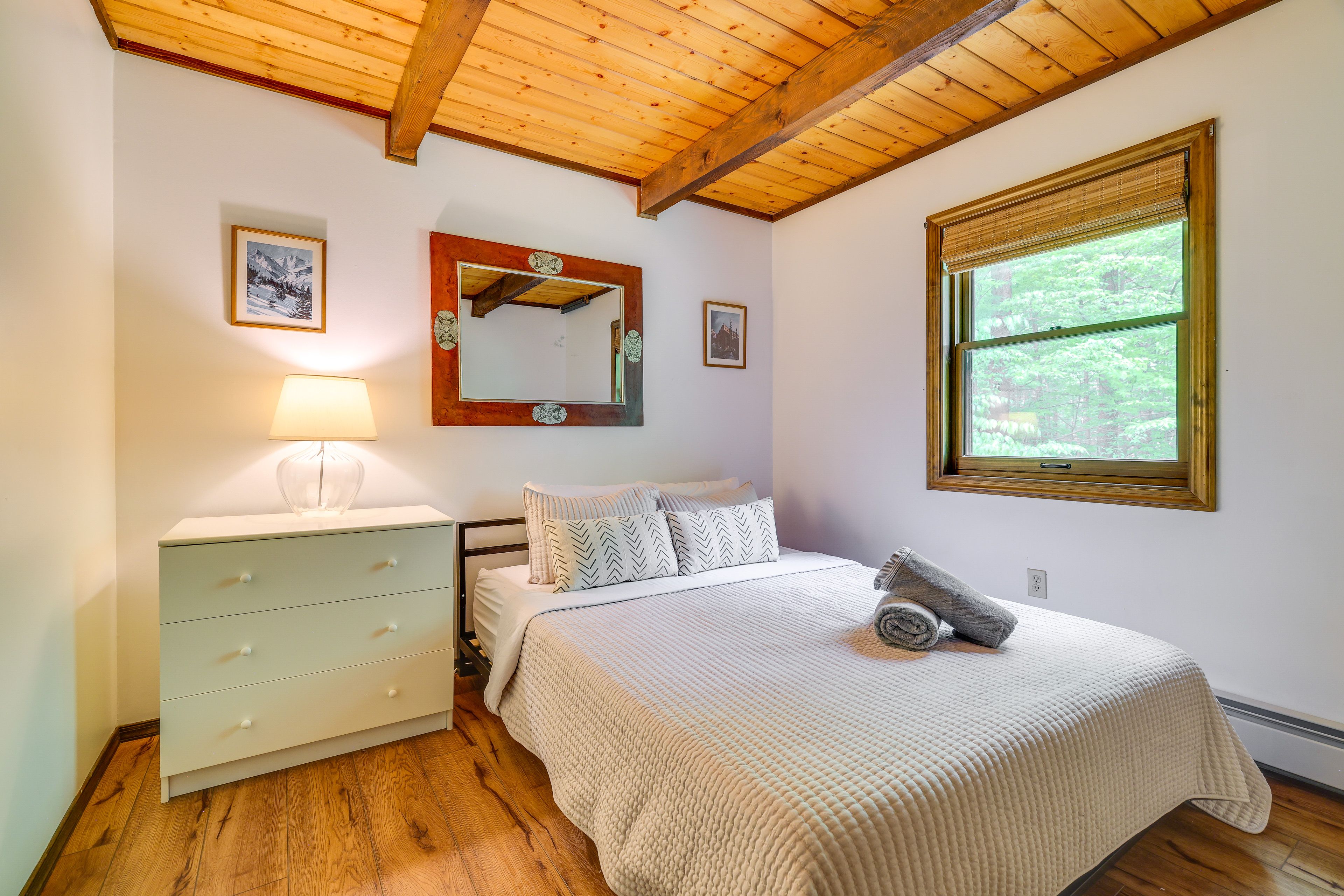 Bedroom 2 | Queen Bed