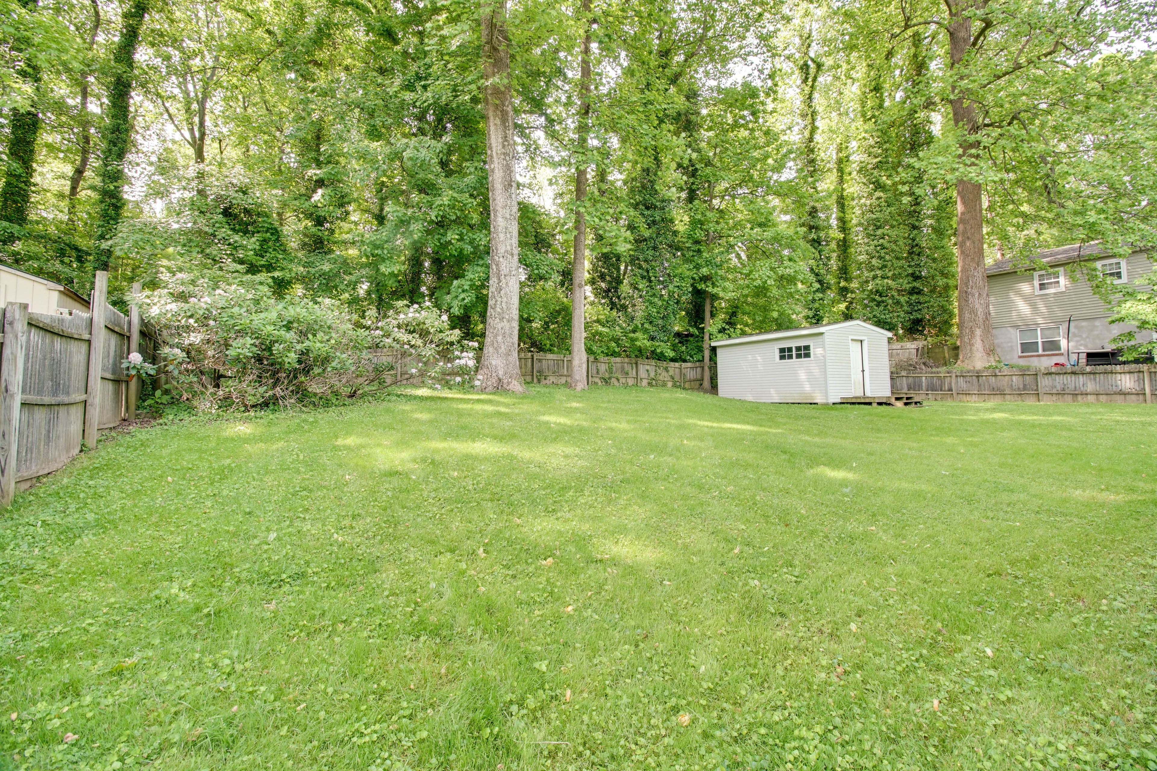 Fenced-In Yard | Charcoal Grill
