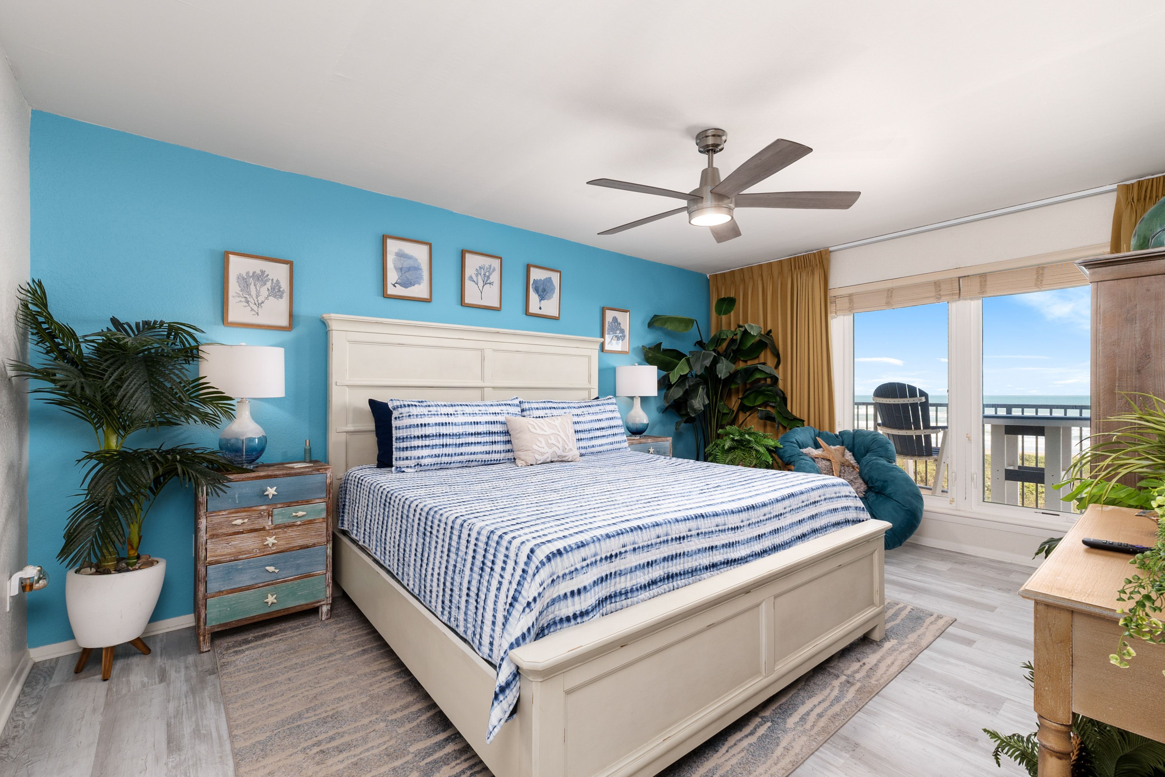 Bedroom 1 | King Bed