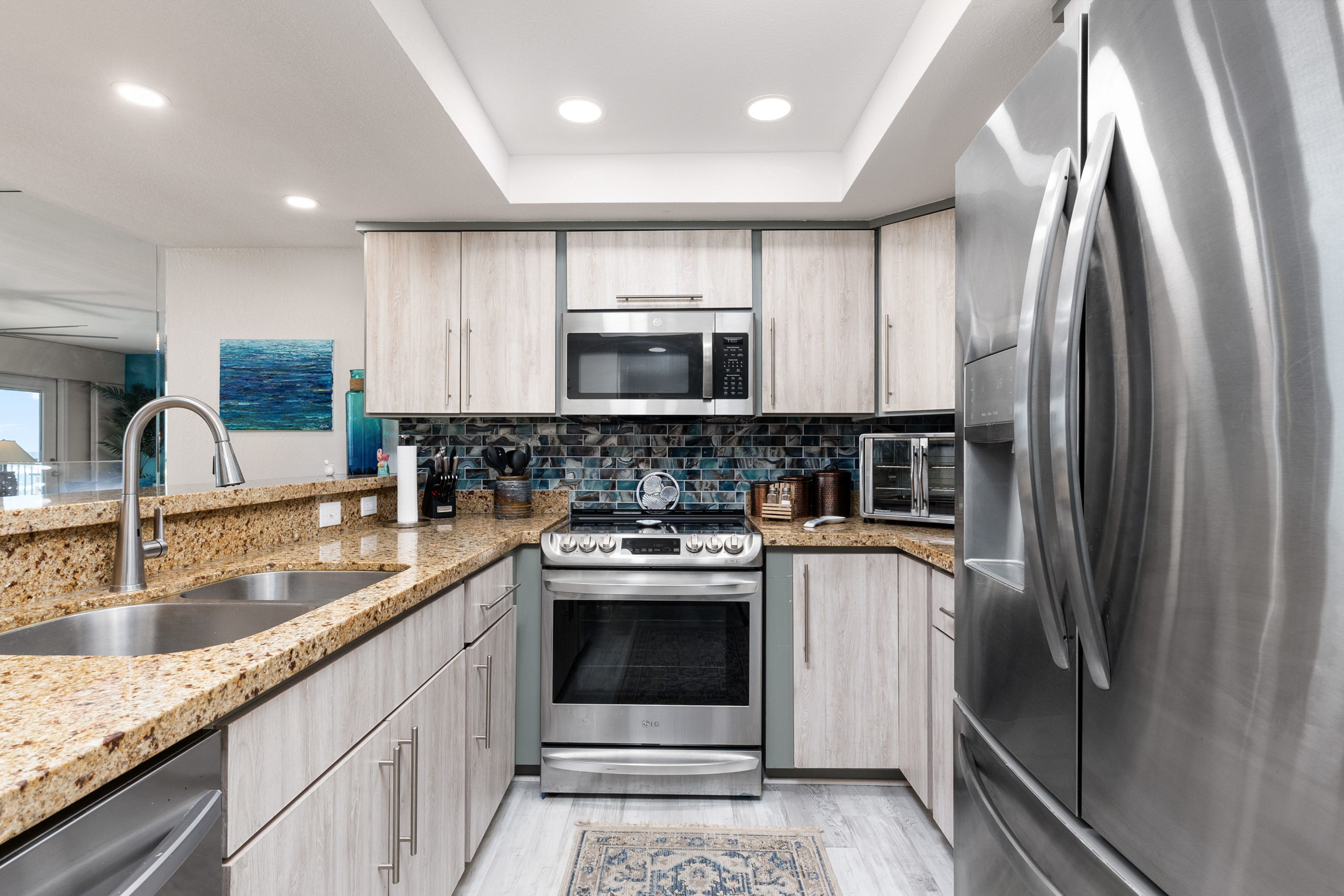 Kitchen | Single-Story Condo | 1,600 Sq Ft