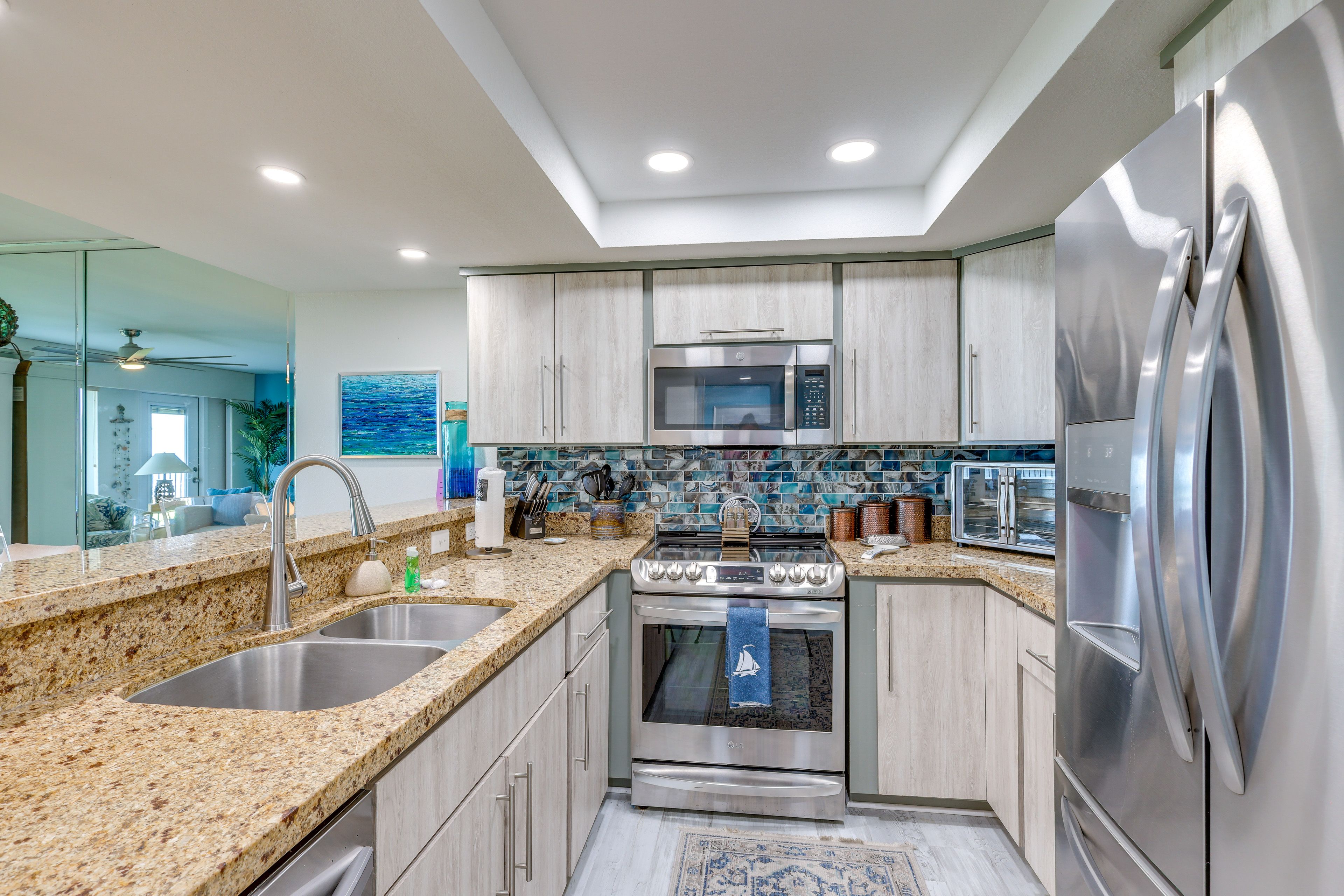 Kitchen | Single-Story Condo | 1,600 Sq Ft