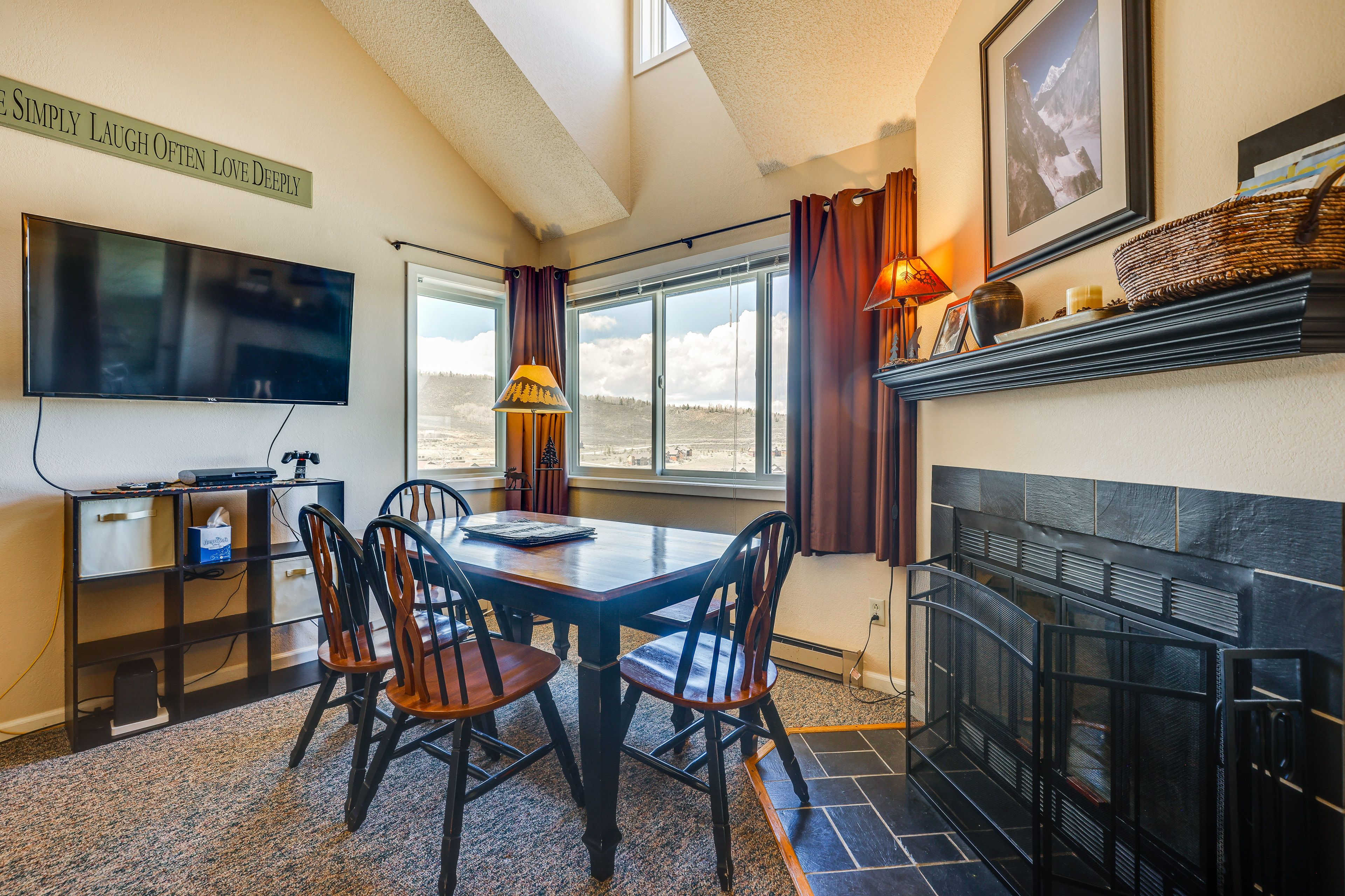 Dining Area | Ski-In/Ski-Out | Walk to Kicking Horse Chairlift