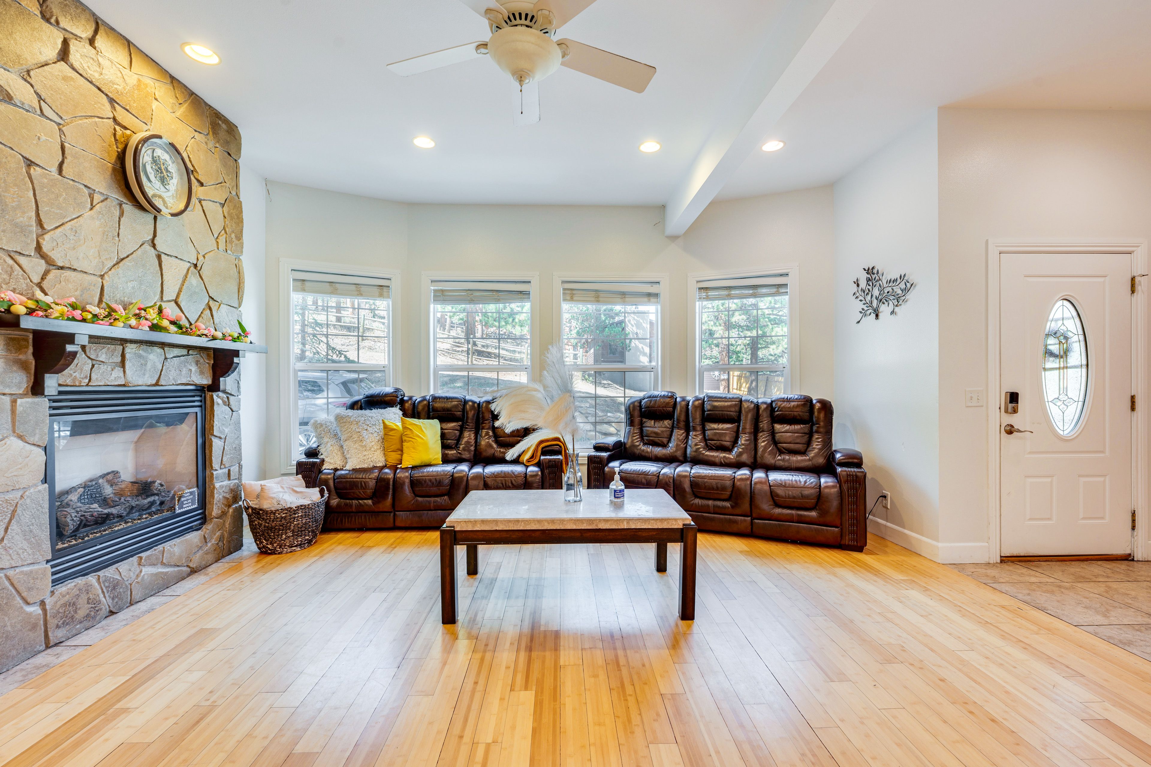 Living Area | Fireplace | Flat-Screen TV w/ Cable