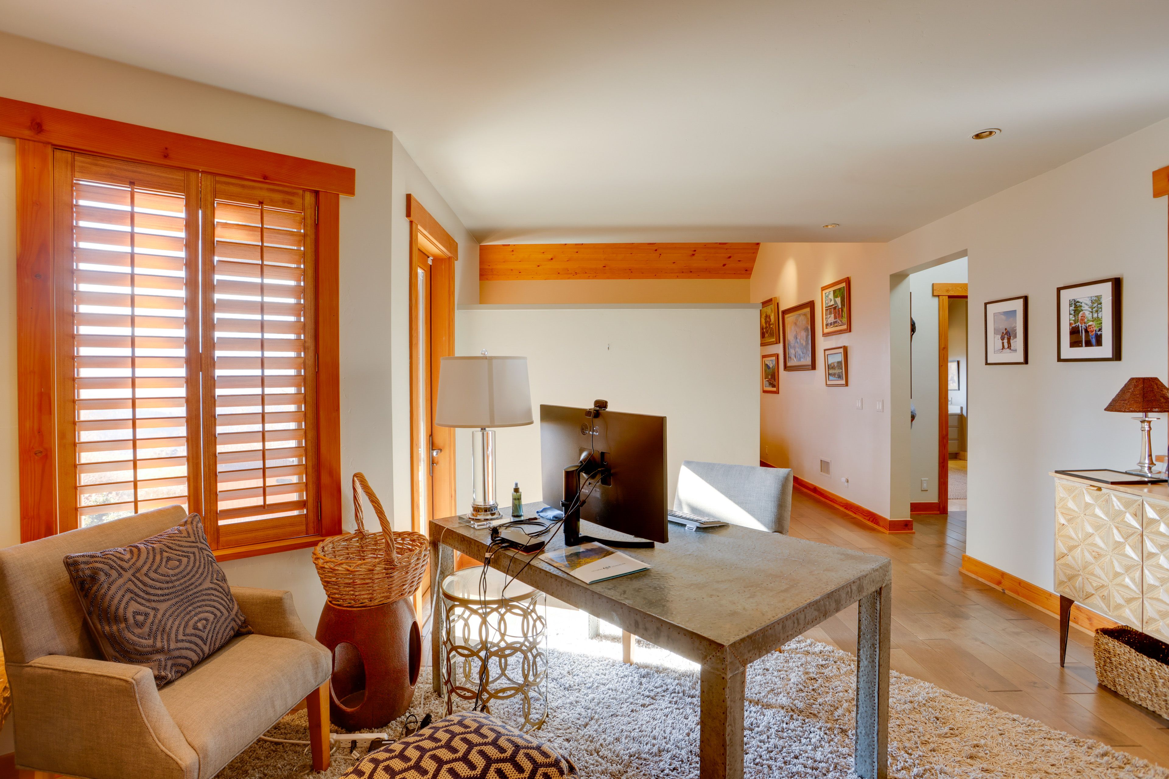 Home Office | Free WiFi | Gas Fireplace