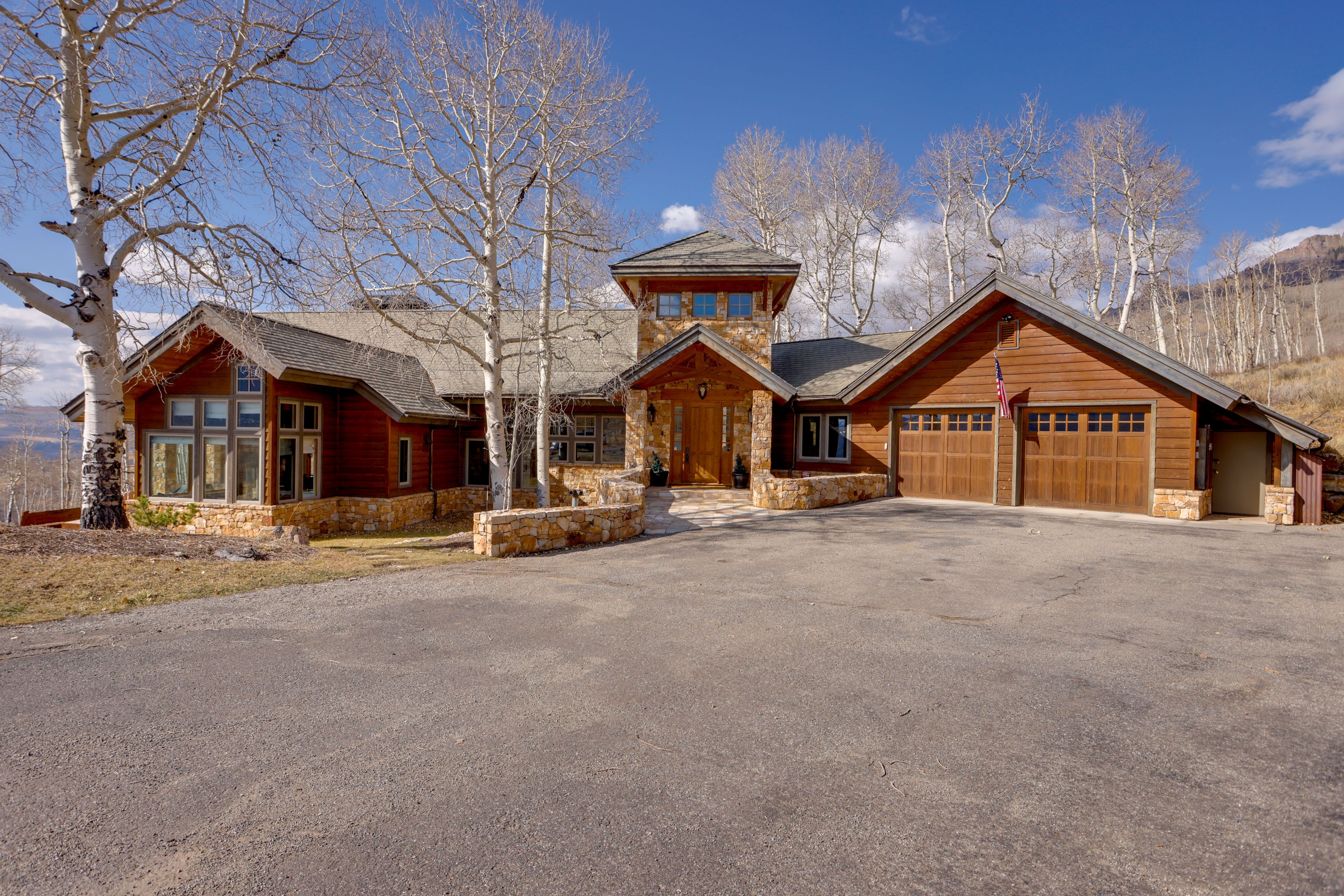 Home Exterior | Driveway Parking (4 Vehicles) | Garage Parking (2 Vehicles)