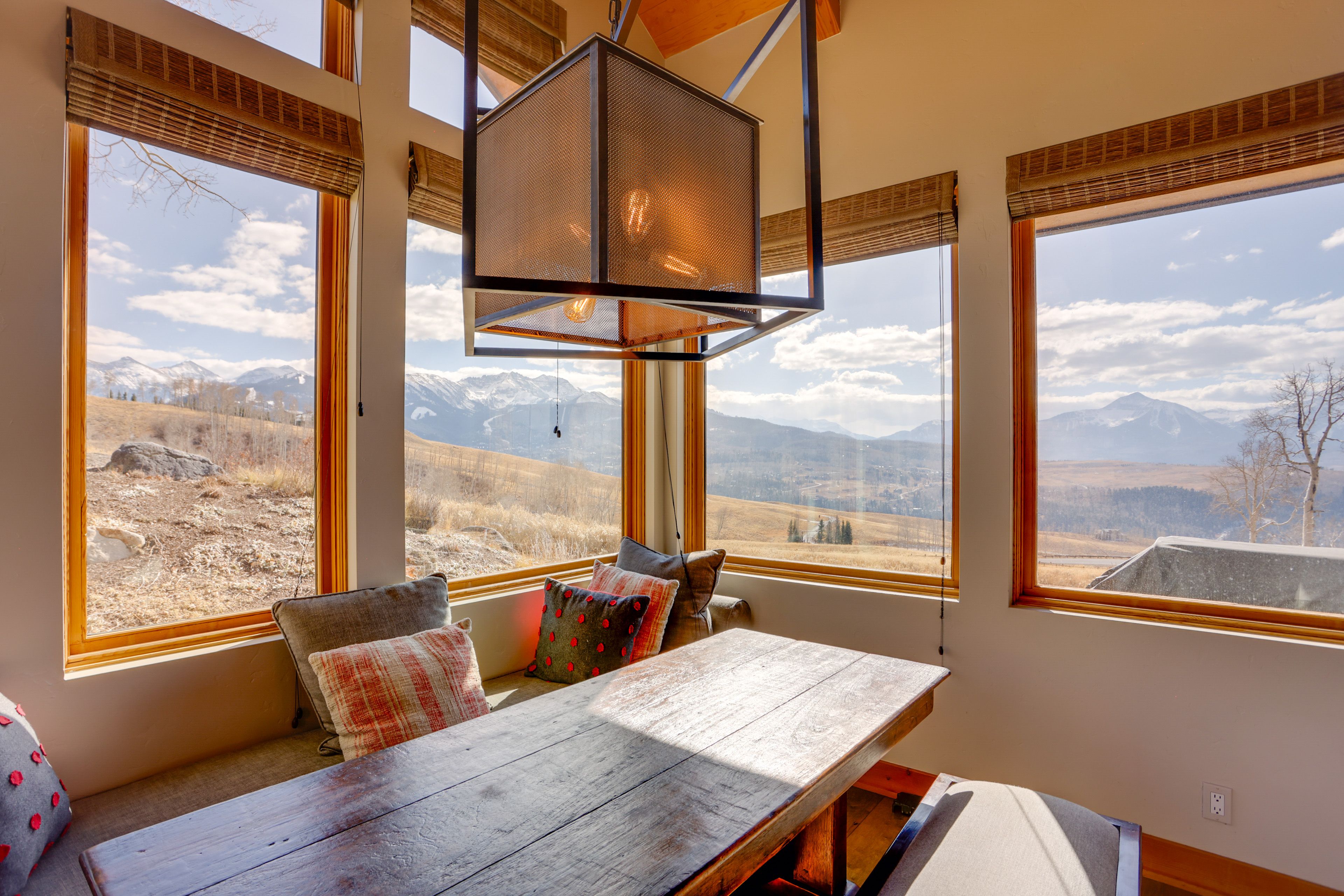Dining Nook | Mountain Views