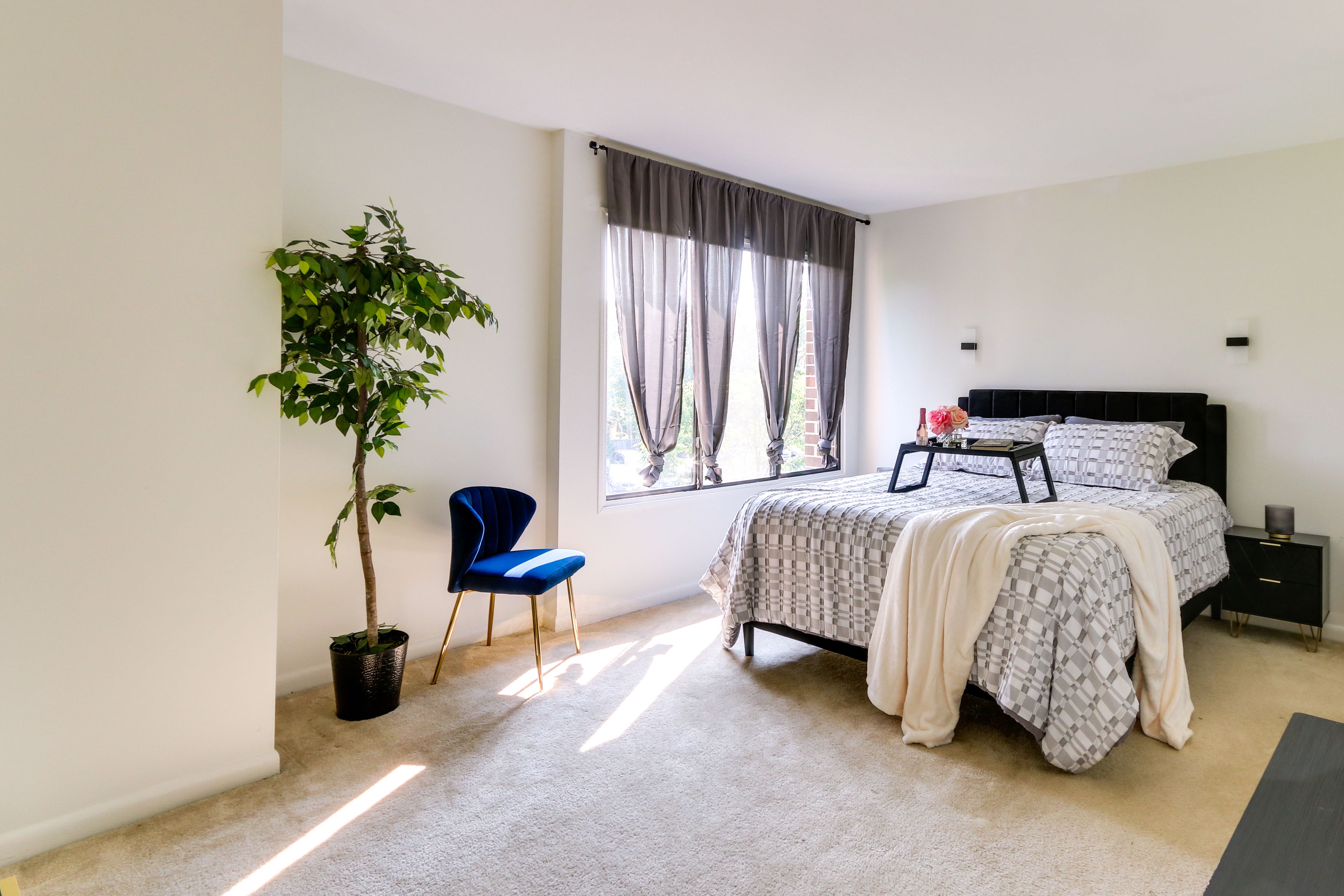 Bedroom | Queen Bed | Linens Provided