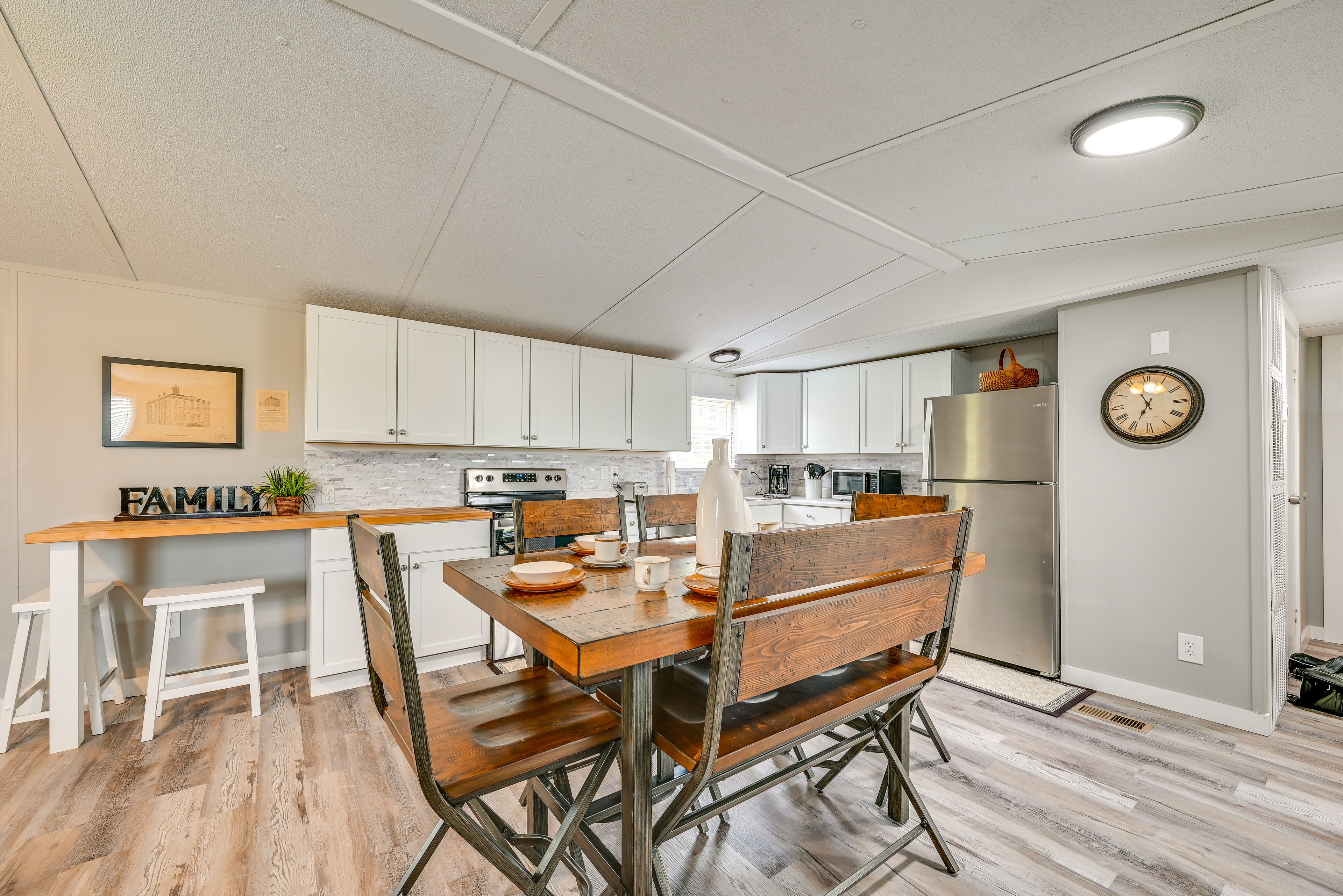 Full Kitchen | Cooking Basics | Dining Area