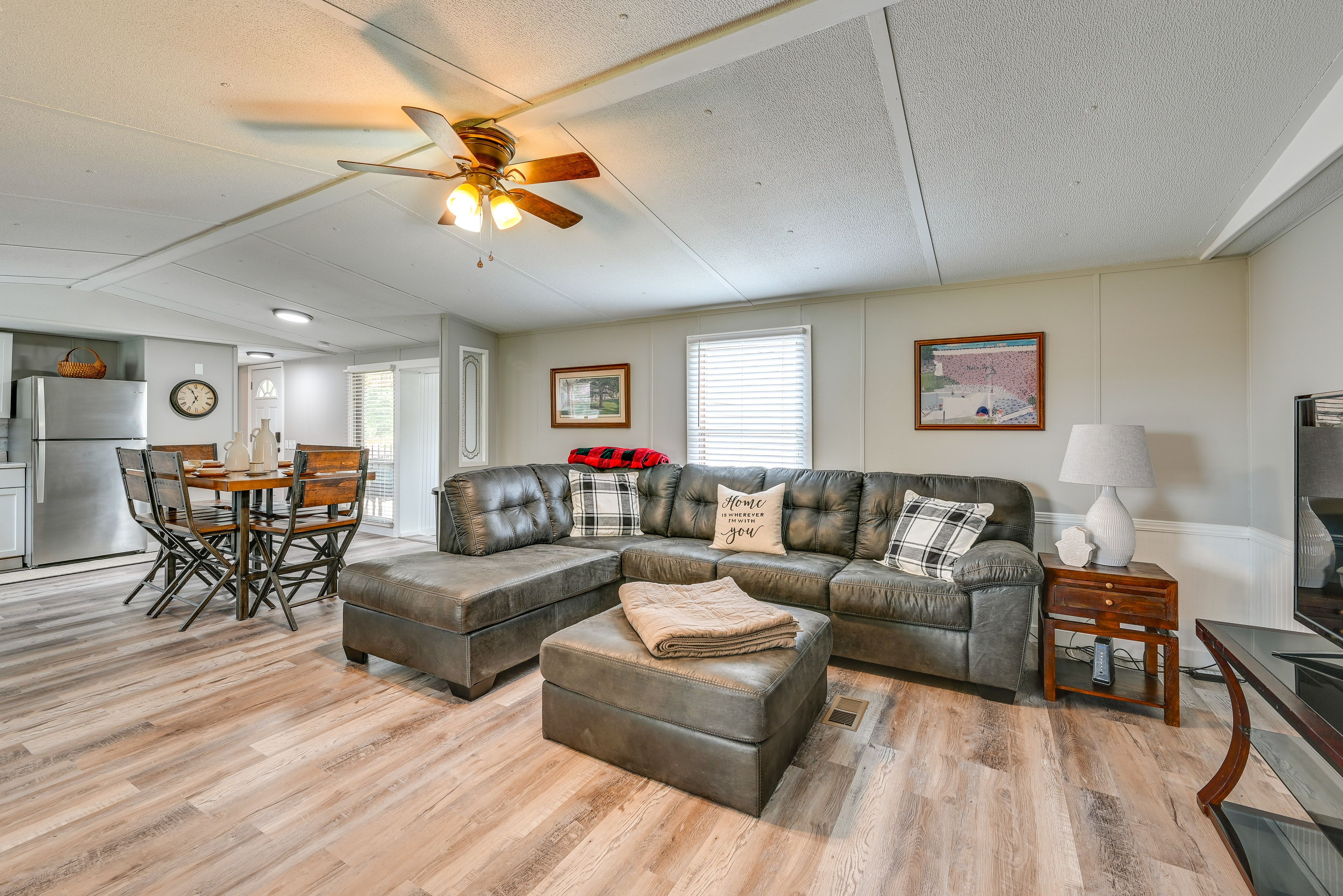 Living Room | Smart TVs | Free WiFi