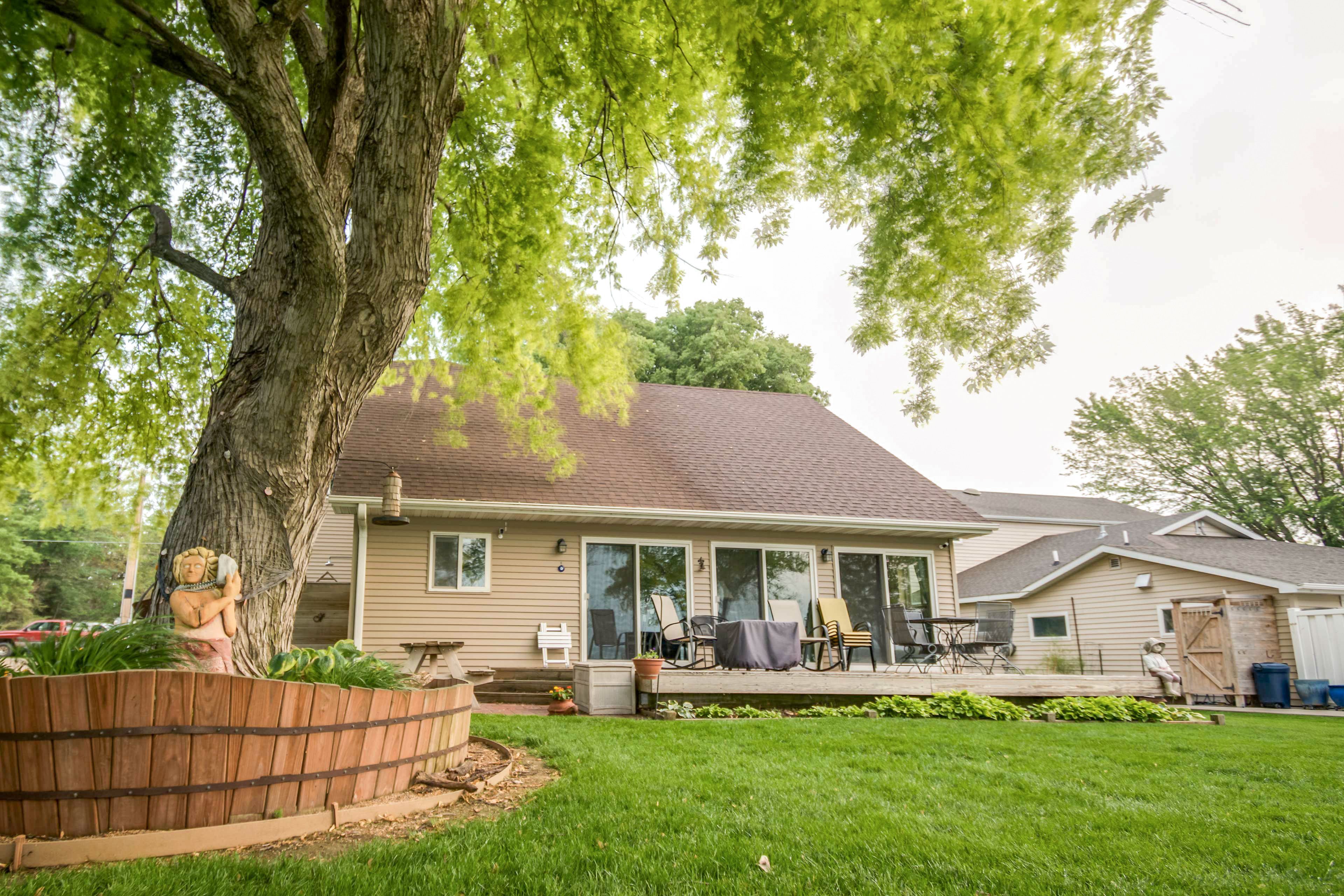 Yard Space | 2 Fire Pits | 2 Kayaks | Paddle Board