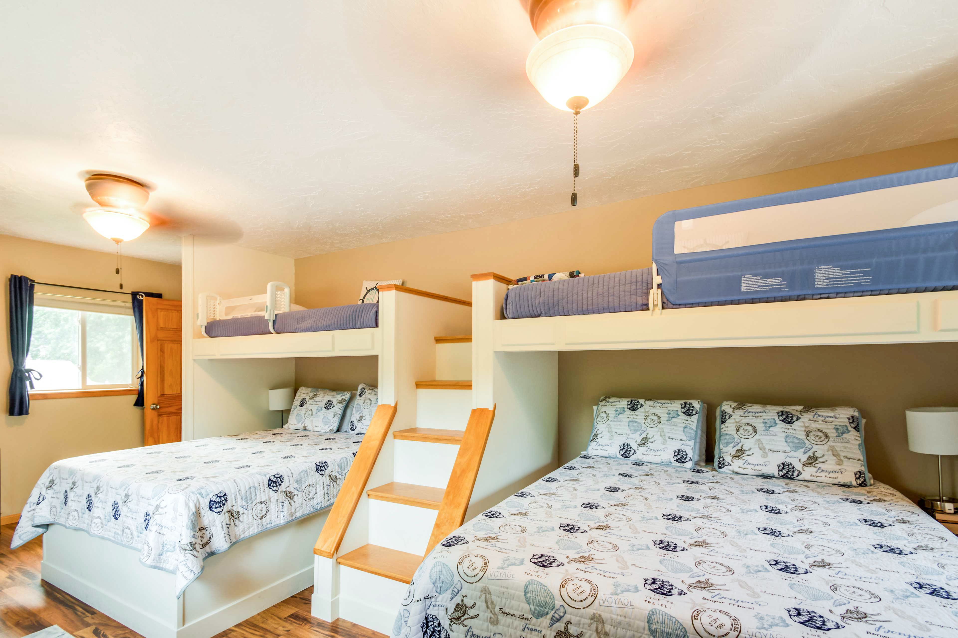 Bedroom 4 | 2 Lofted Twin Beds | 2 Queen Beds | Desk
