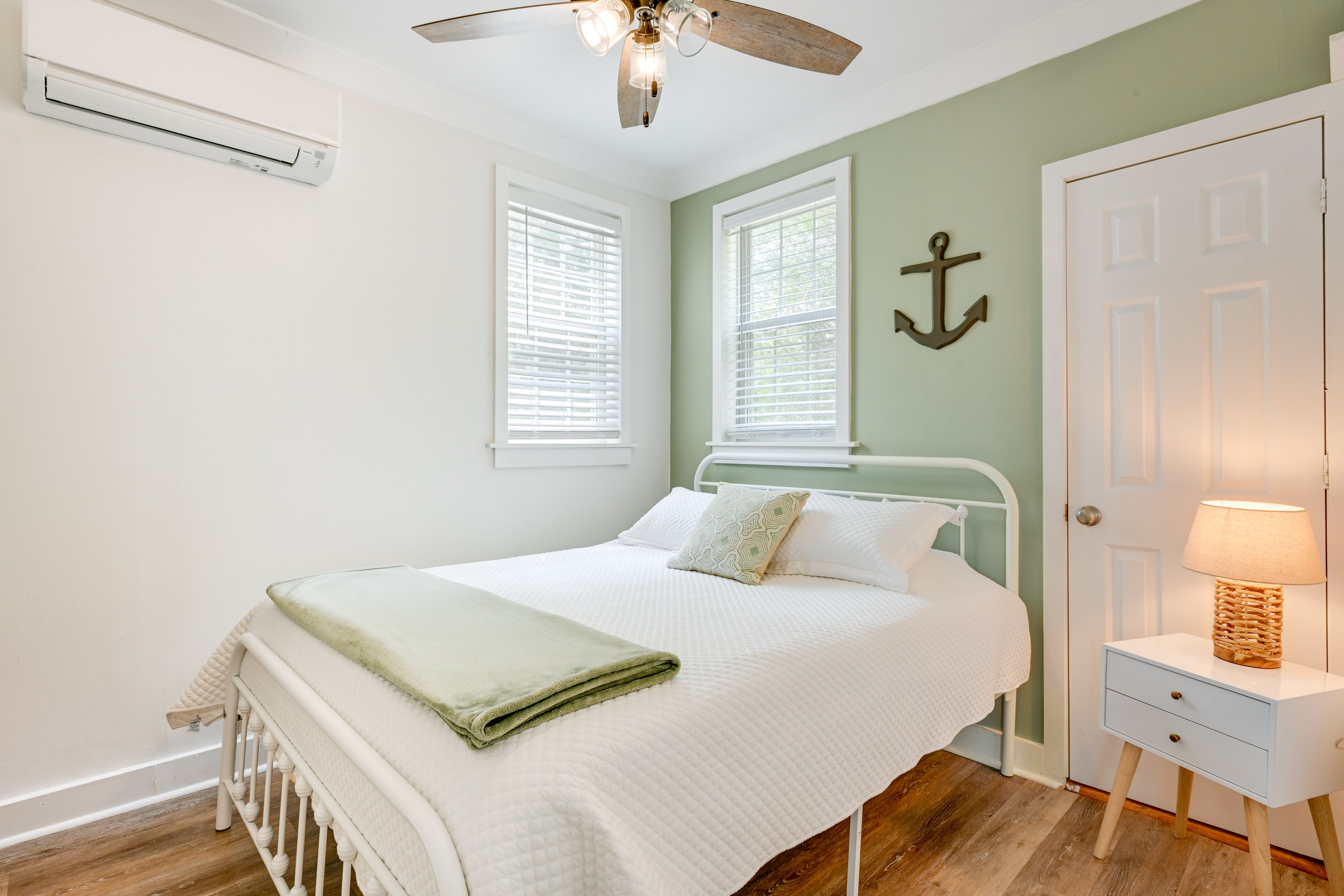 Bedroom 1 | Main Level | Queen Bed | Linens Provided