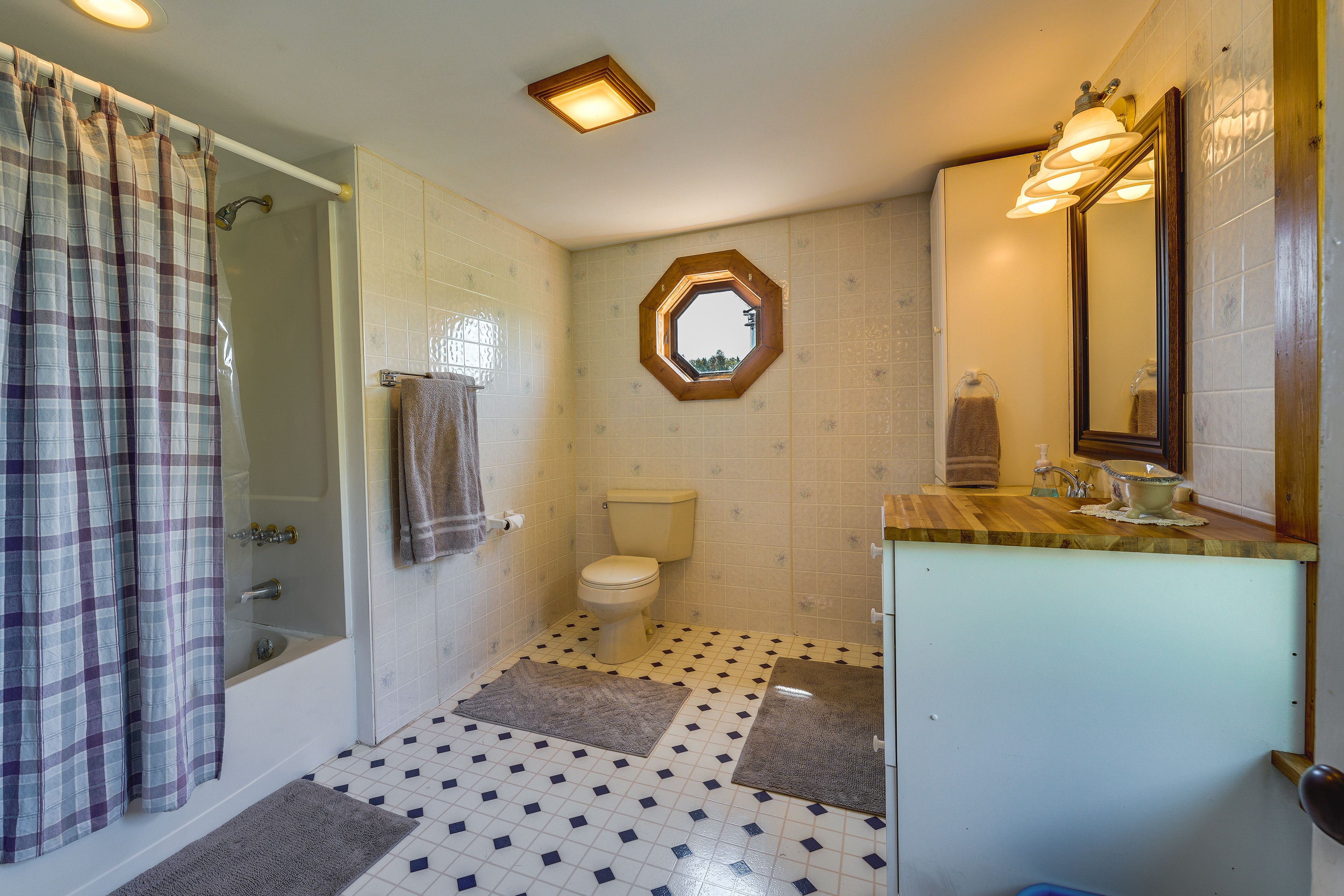 Bathroom | Complimentary Toiletries