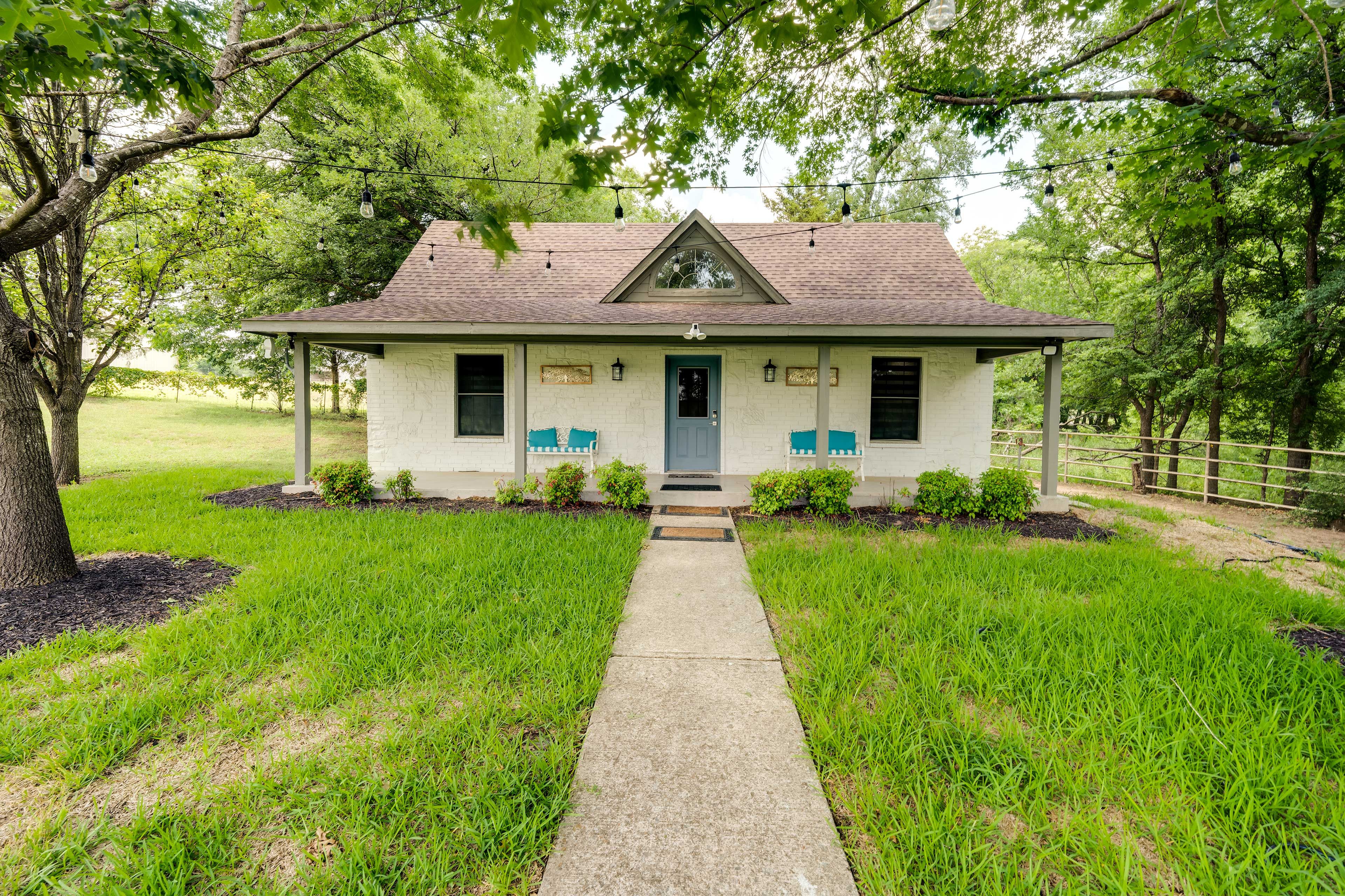 Guest House Exterior | 1 Step for Entry