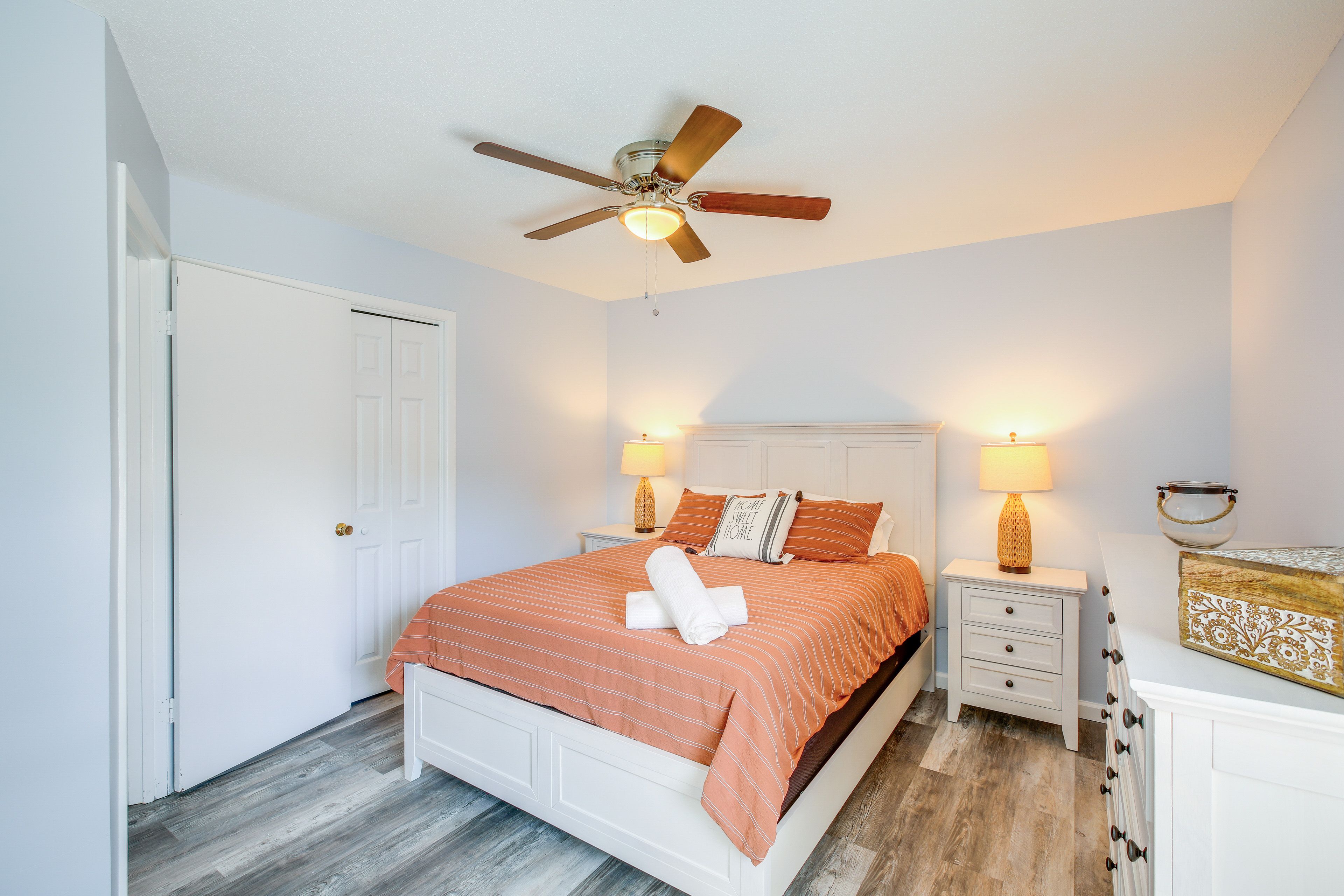 Bedroom 1 | Queen Bed | En-Suite Bathroom