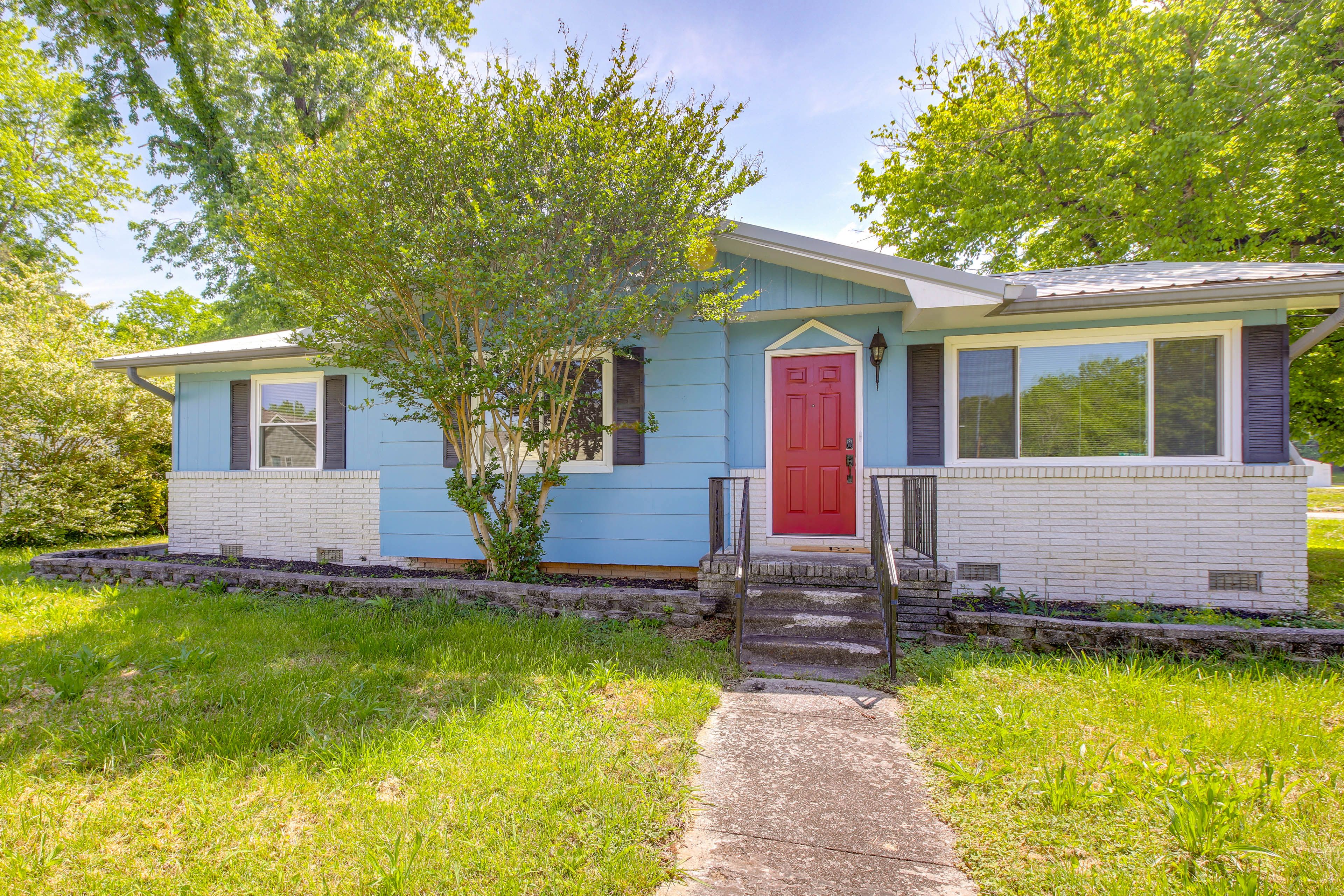 Front Exterior | Pet Friendly