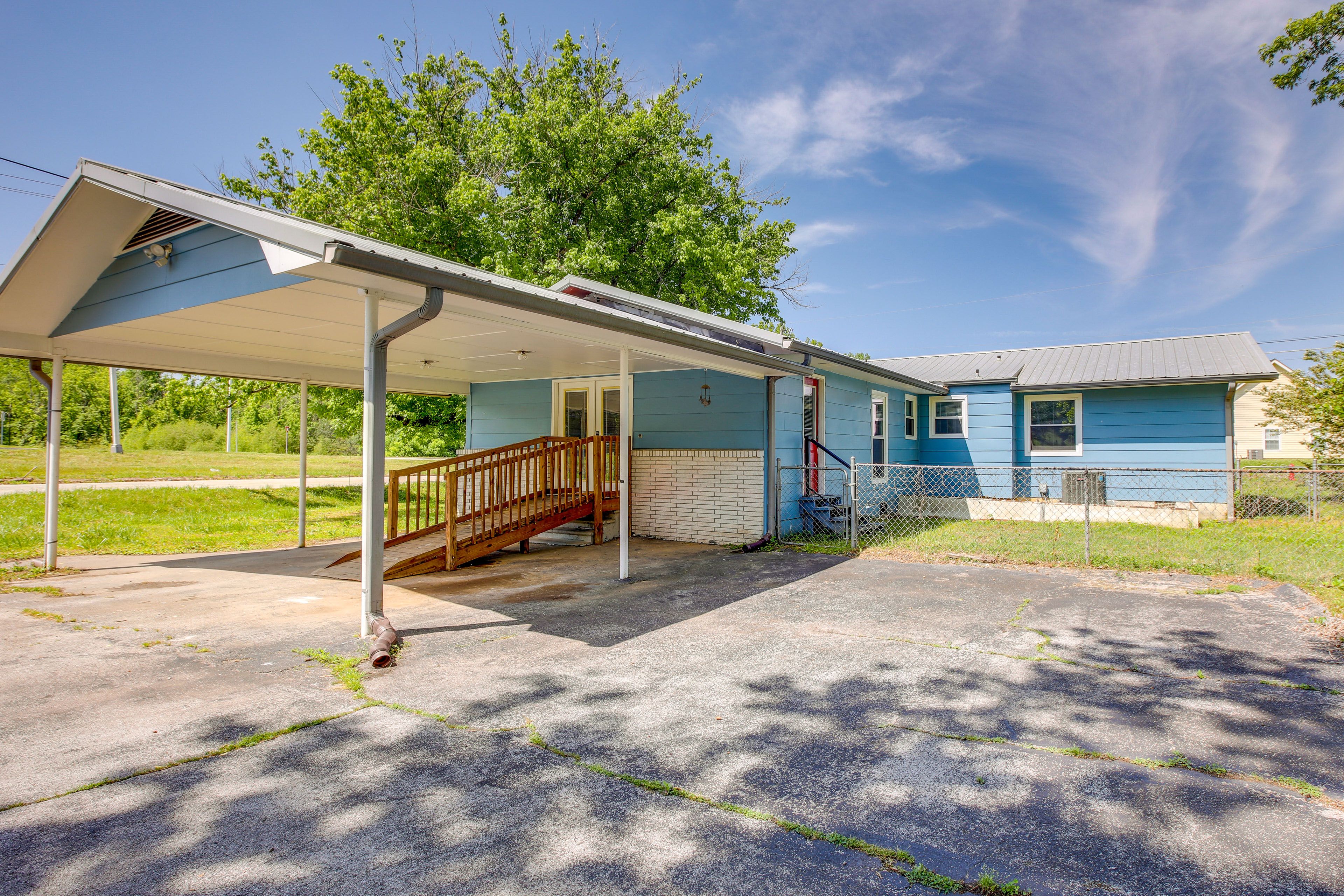 Parking | Carport (2 Vehicles) | Driveway (4 Vehicles)