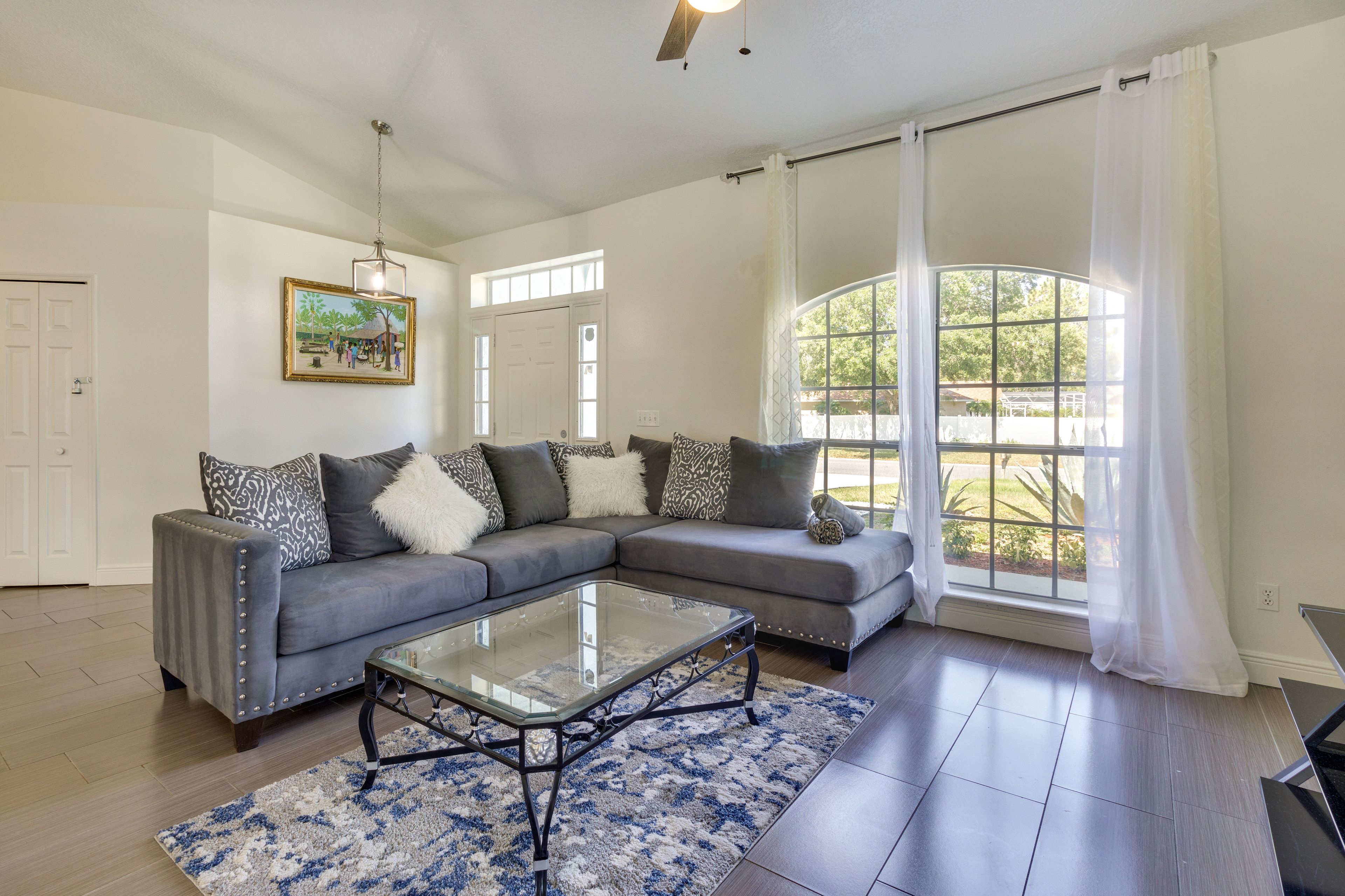 Living Room | Central A/C | Free WiFi | Smart TVs