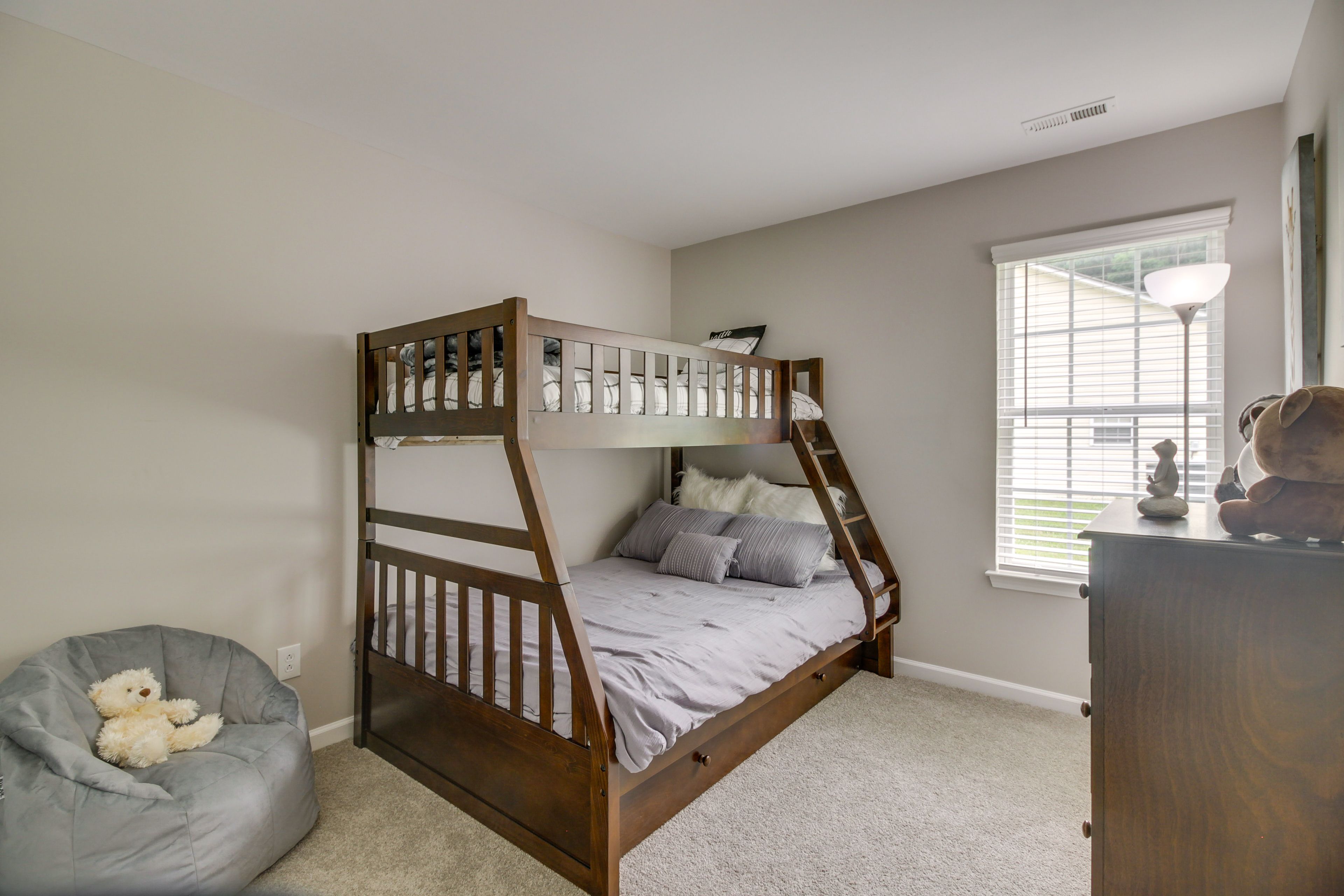Bedroom 3 | Twin/Full Bunk Bed w/ Twin Trundle