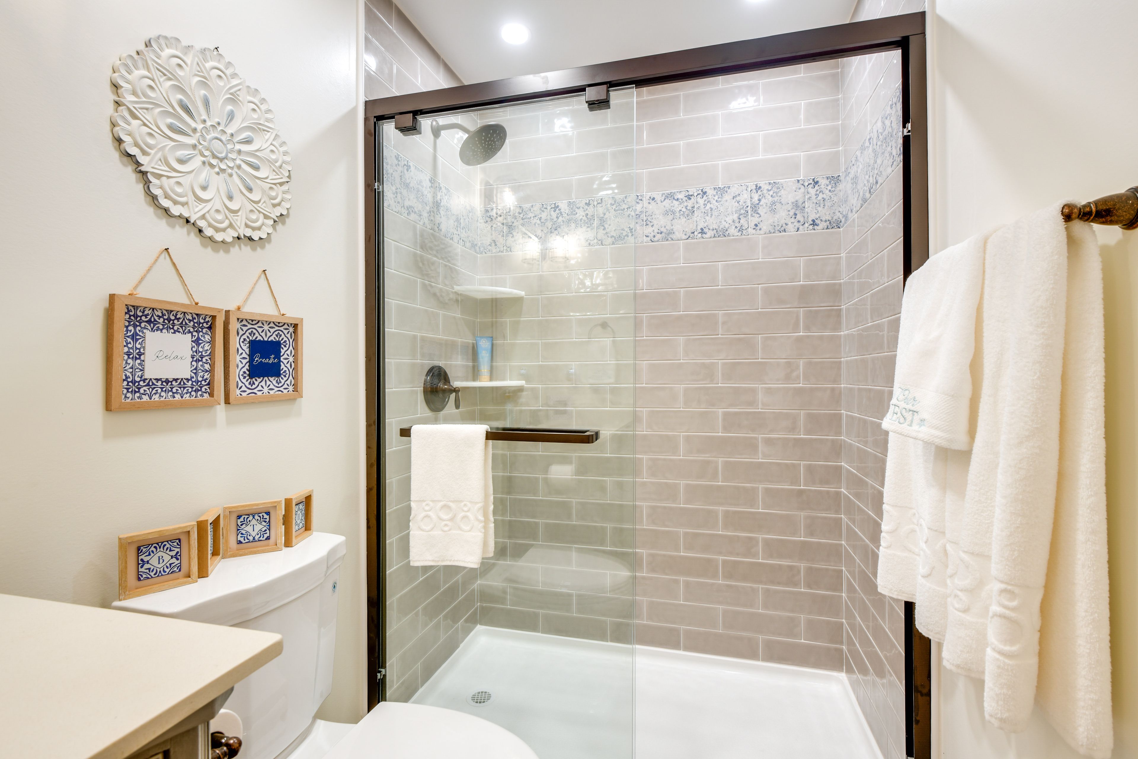 En-Suite Bathroom | Towels Provided | Complimentary Toiletries