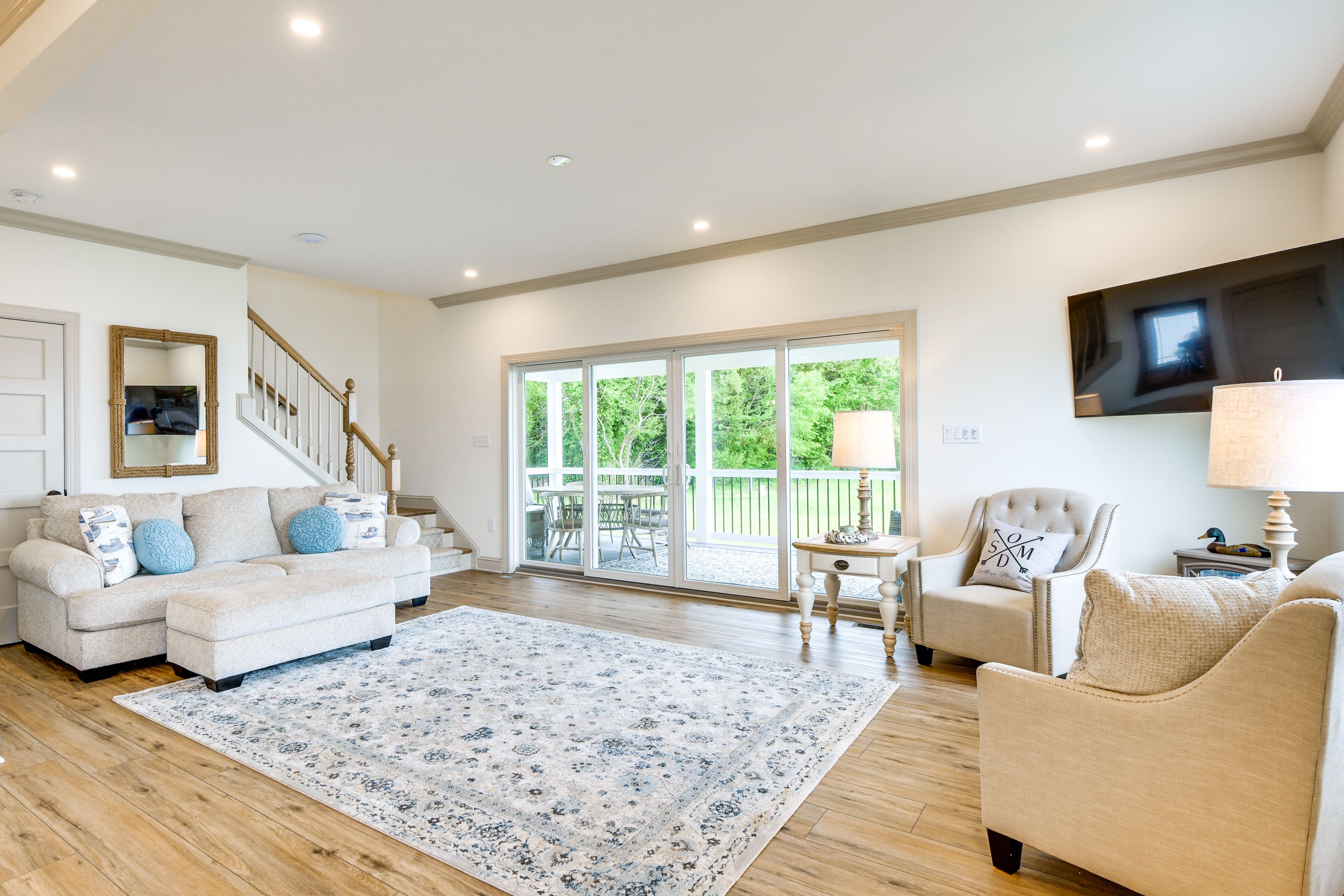 Living Room | Free WiFi | Smart TV