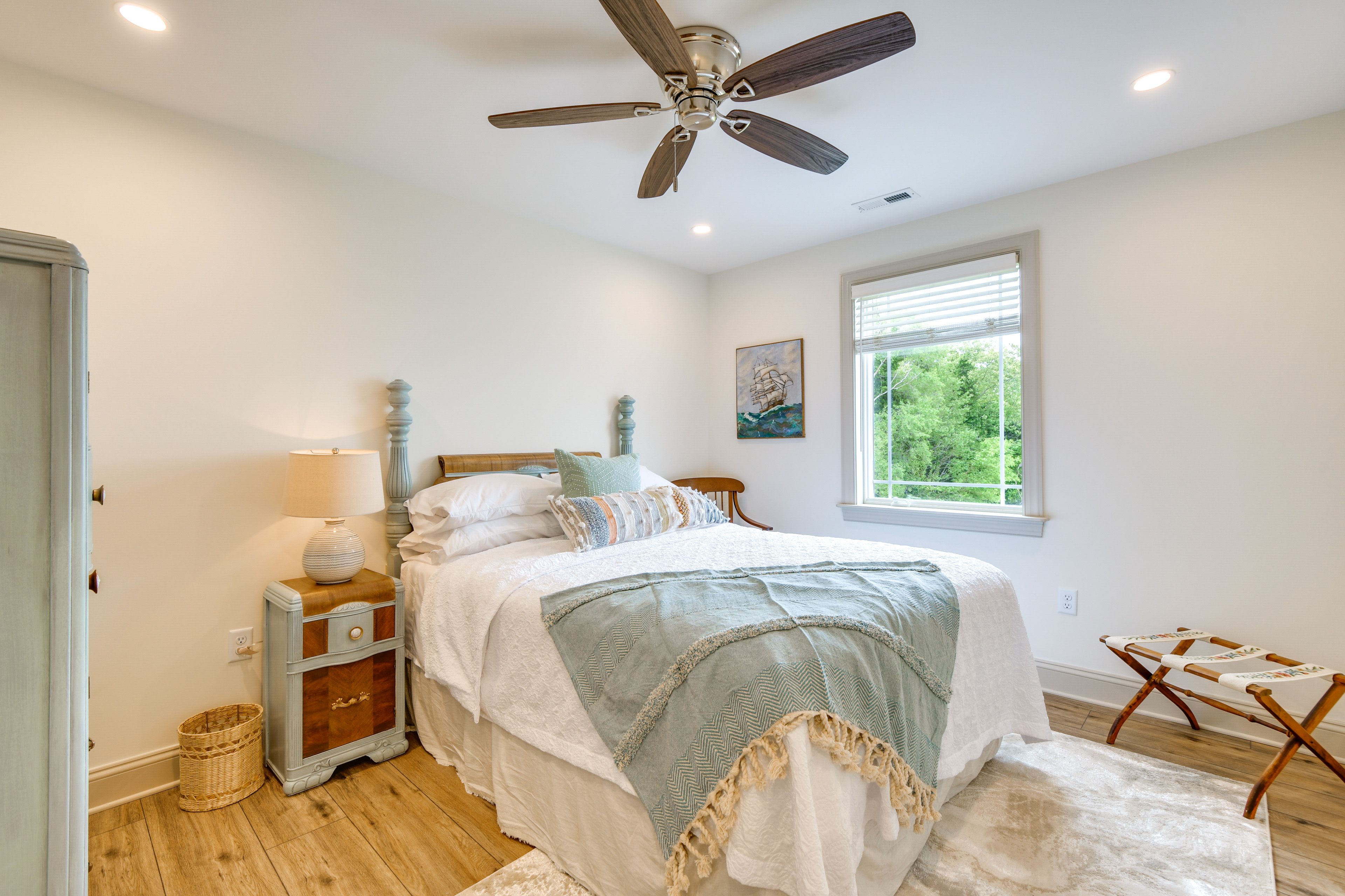 Bedroom 2 | Queen Bed