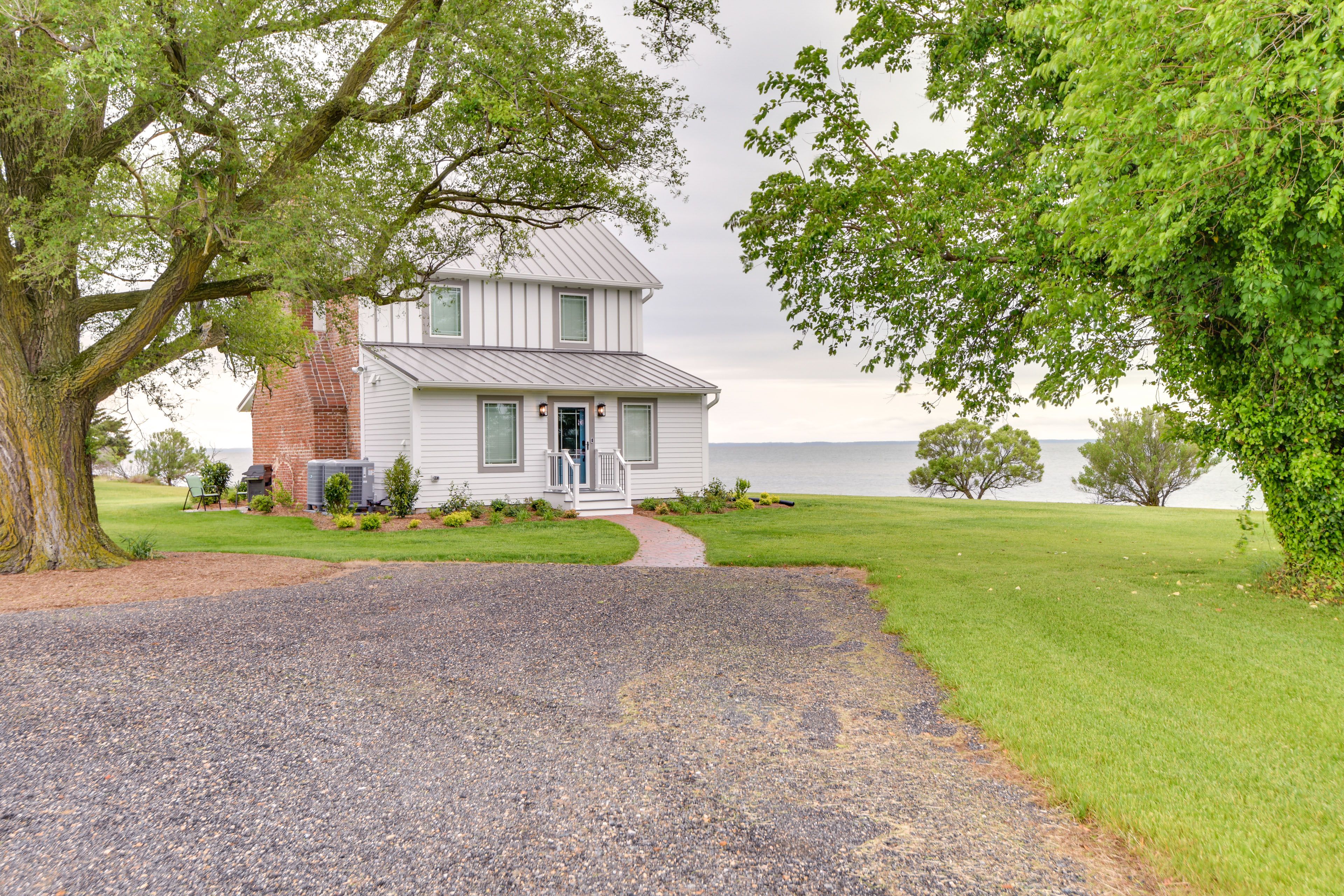 Parking | Gravel Driveway (2 Vehicles) | Grass Parking