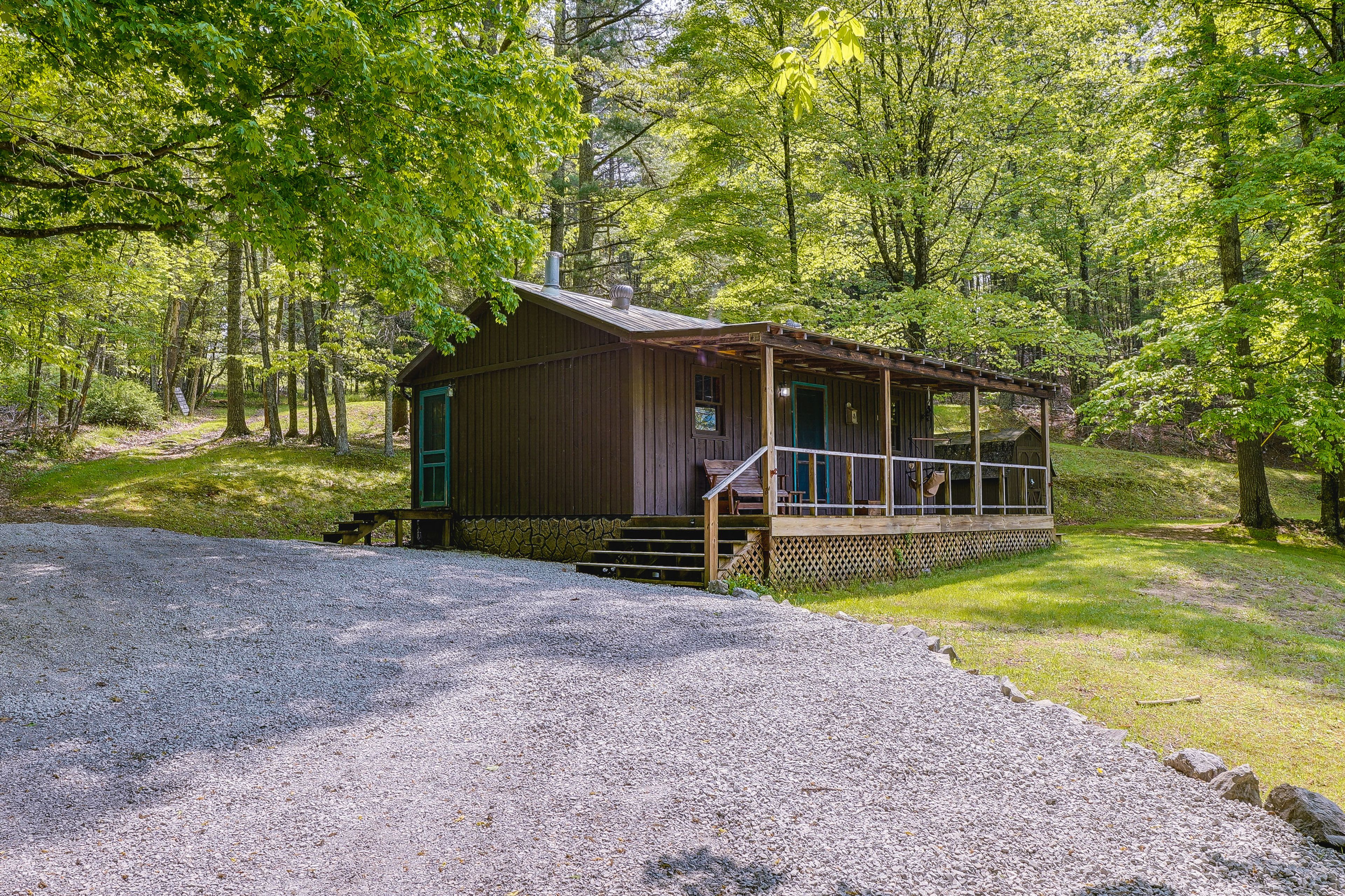 Green Bank Vacation Rental | 1BR | 1BA | 6 Steps Required for Access | 400 Sq Ft