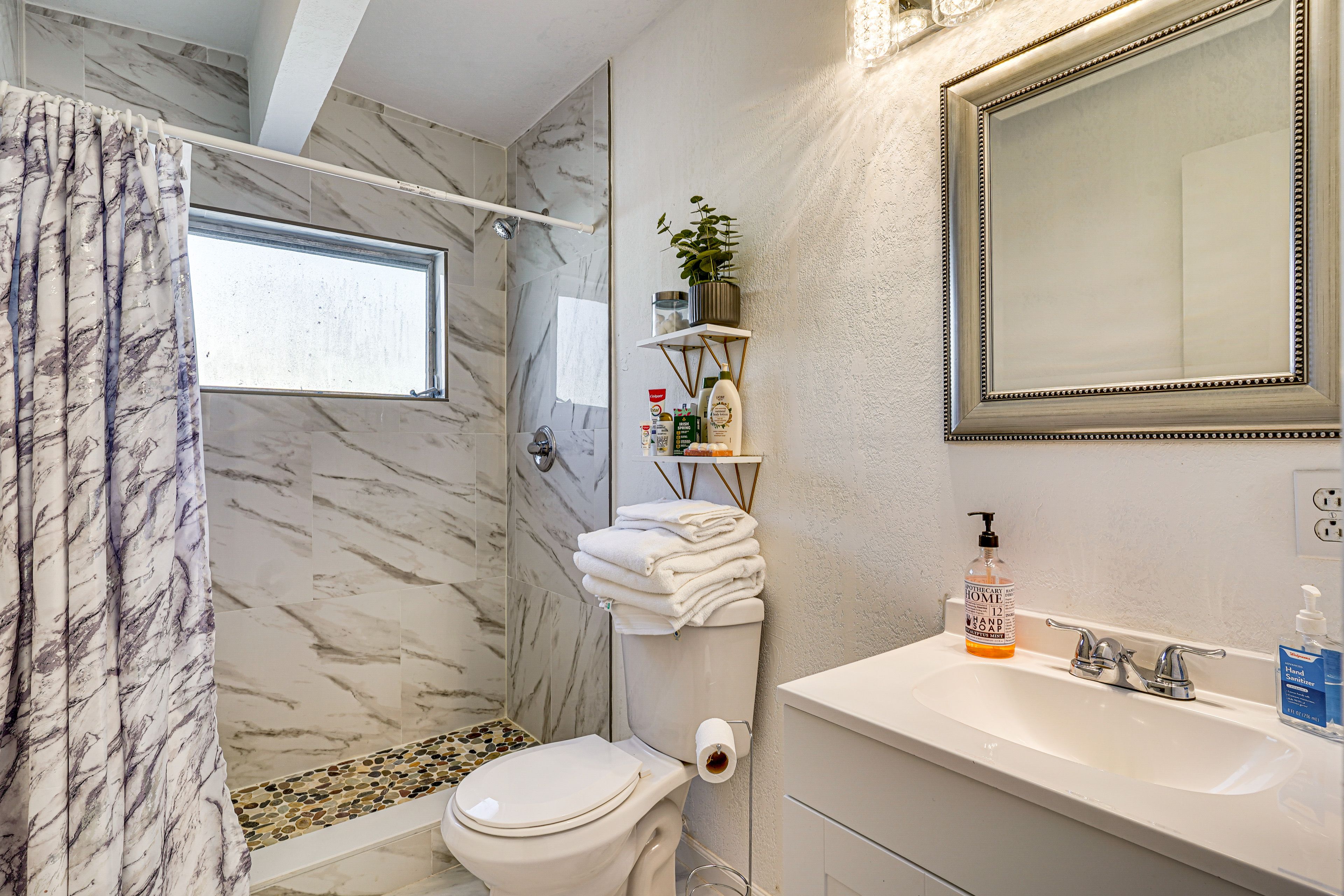 Full Bath | Complimentary Toiletries | Towels Provided