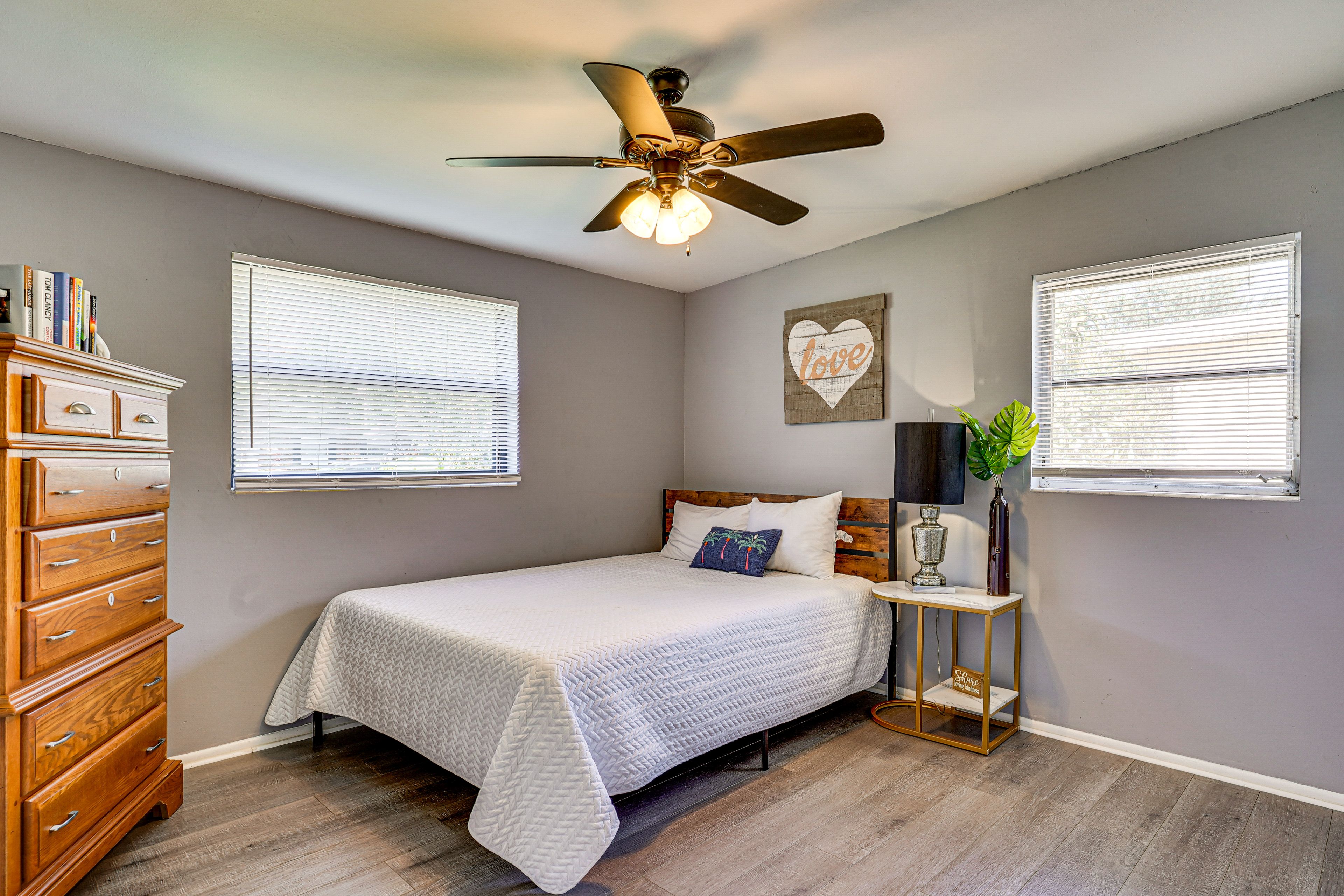 Bedroom 2 | Queen Bed
