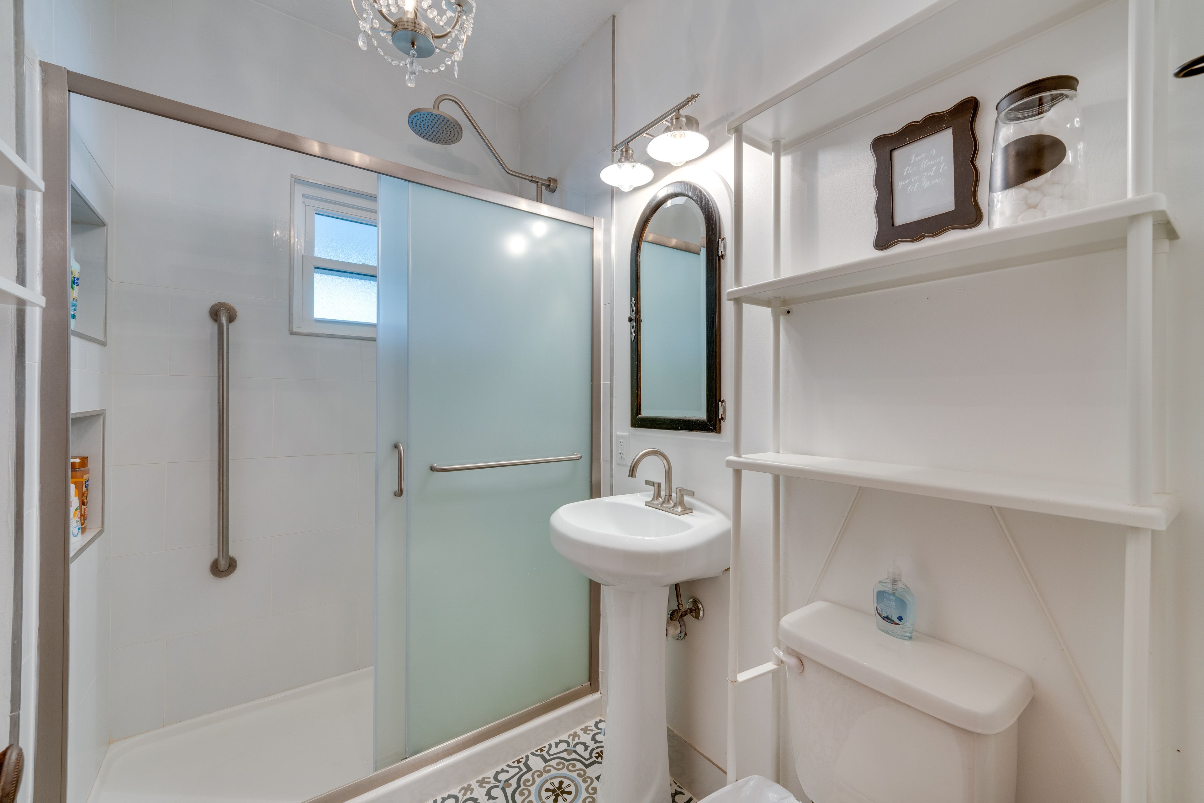 Full Bathroom | Complimentary Toiletries | Hair Dryer | 1st Floor