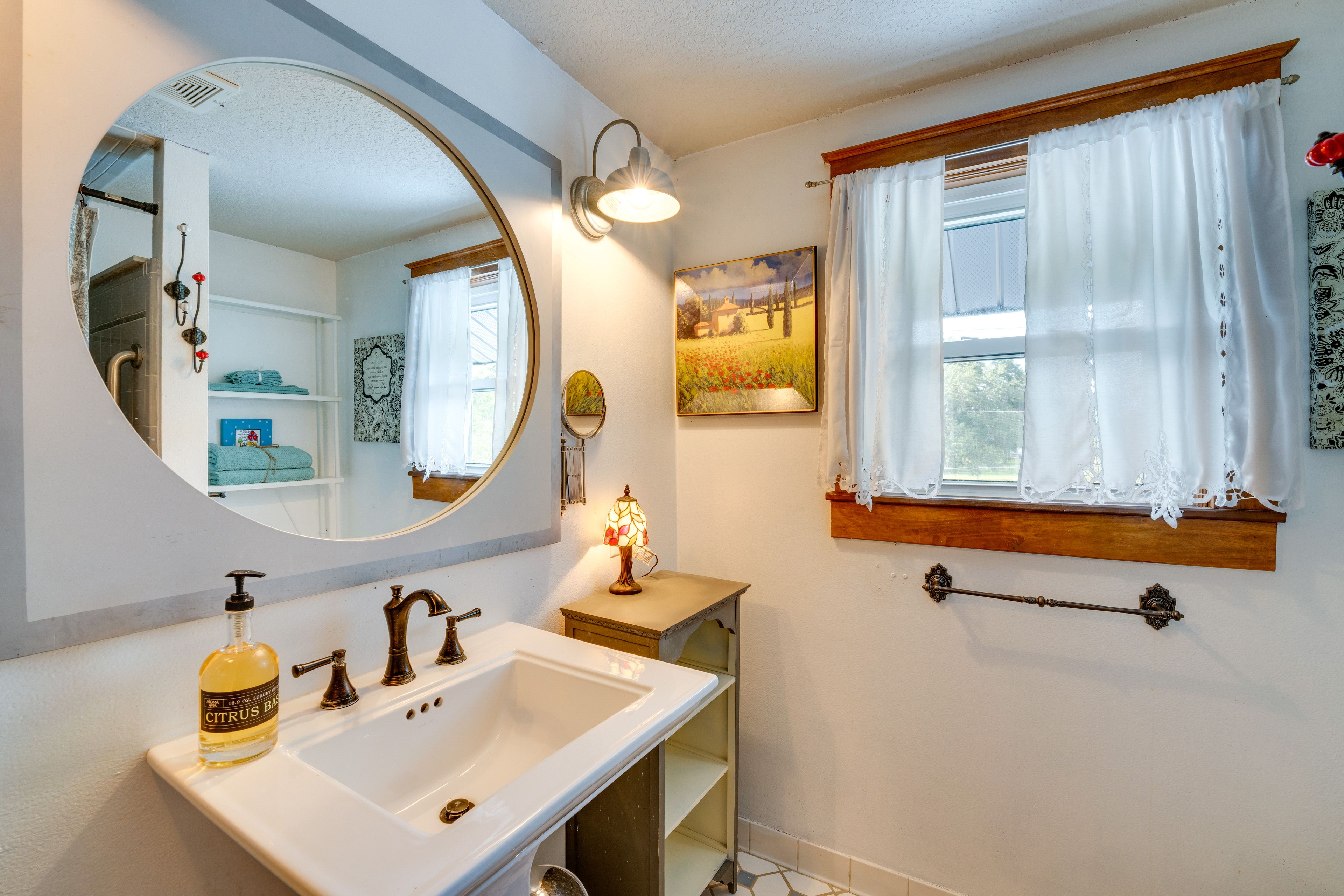 Full Bathroom | Towels Provided | Grab Rail in Shower | 2nd Floor
