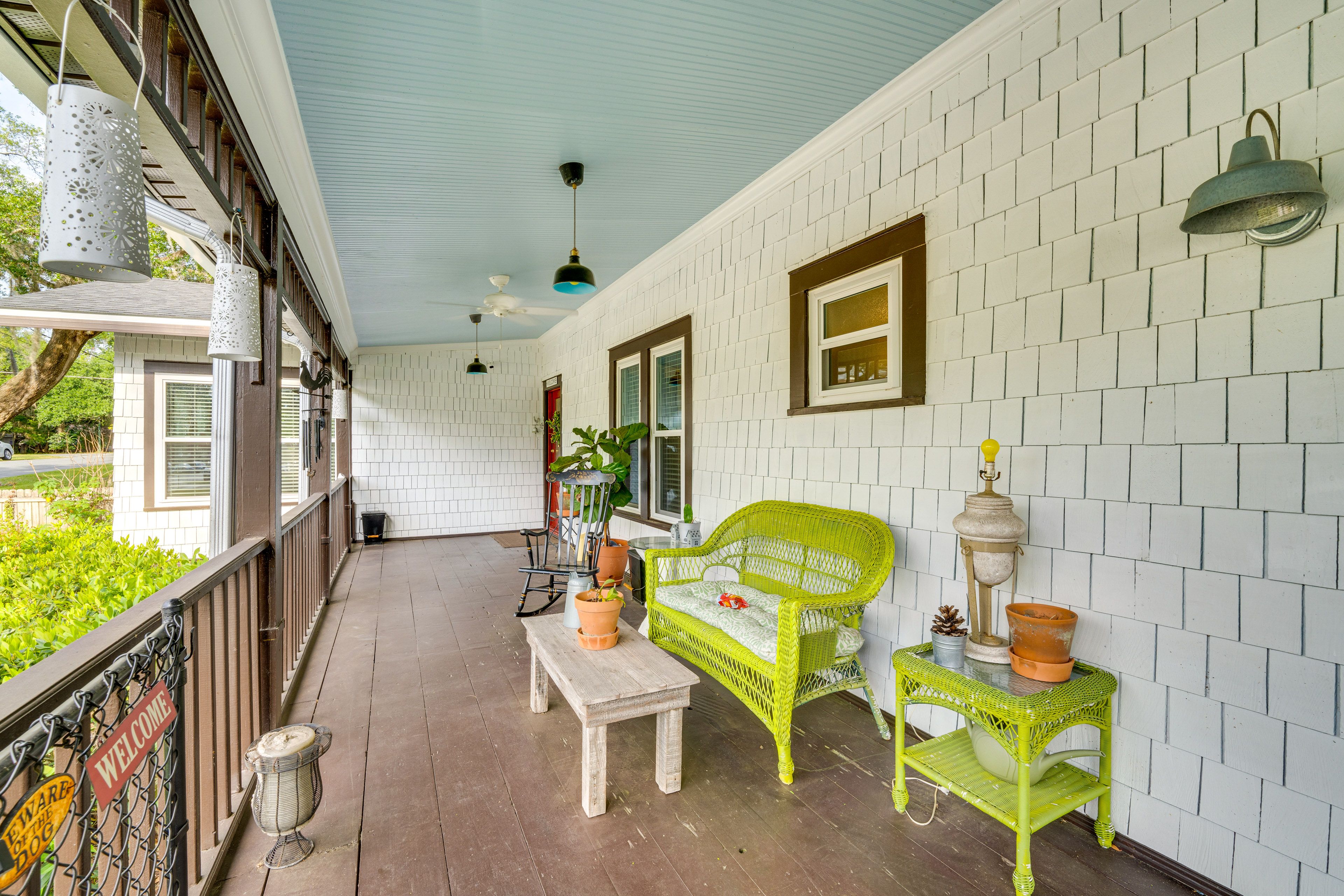Front Porch | Outdoor Dining Area