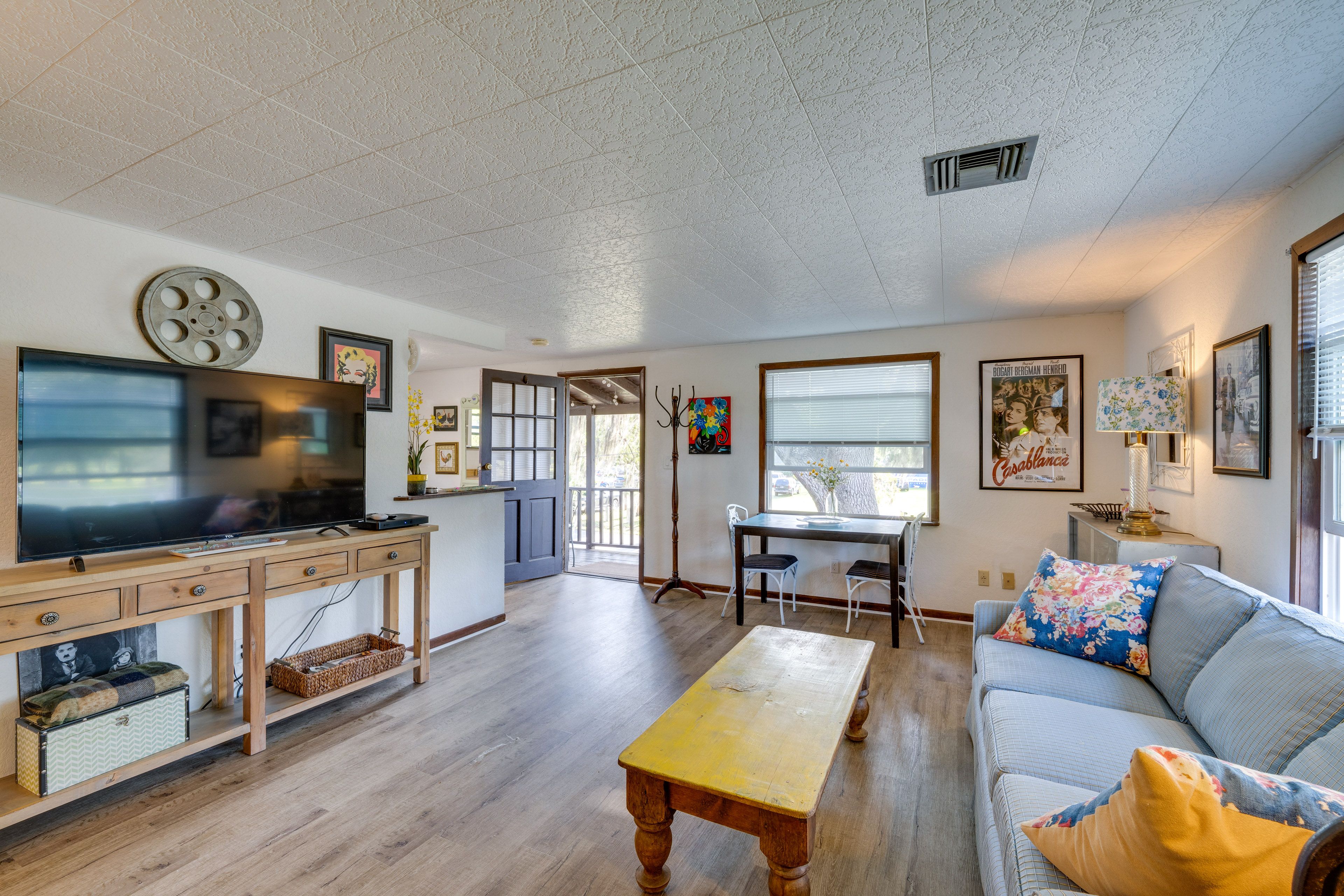 Mount Dora Vacation Rental | 2BR | 1BA | 550 Sq Ft | Staircase to Enter