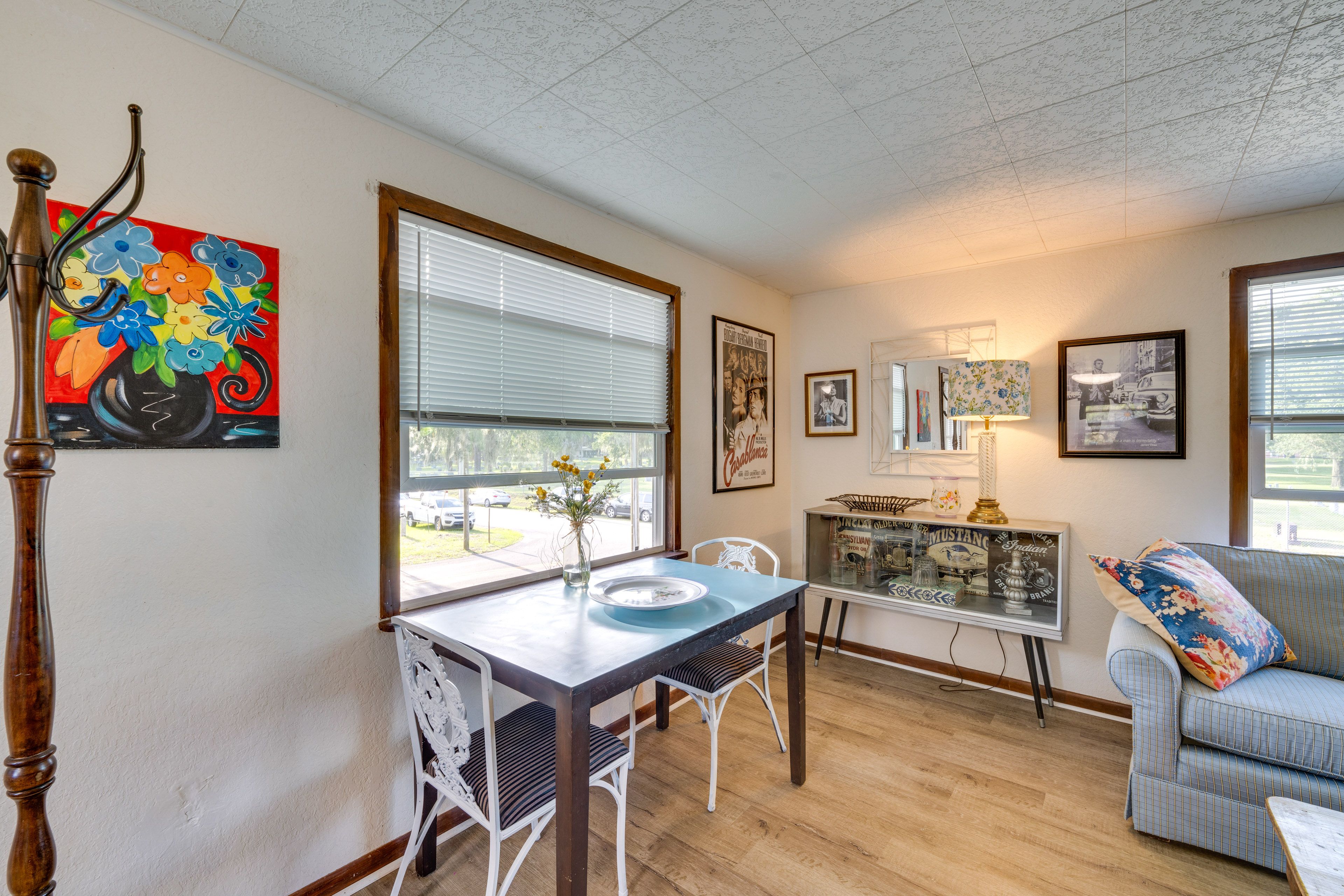 Dining Area | Dishware/Flatware Provided
