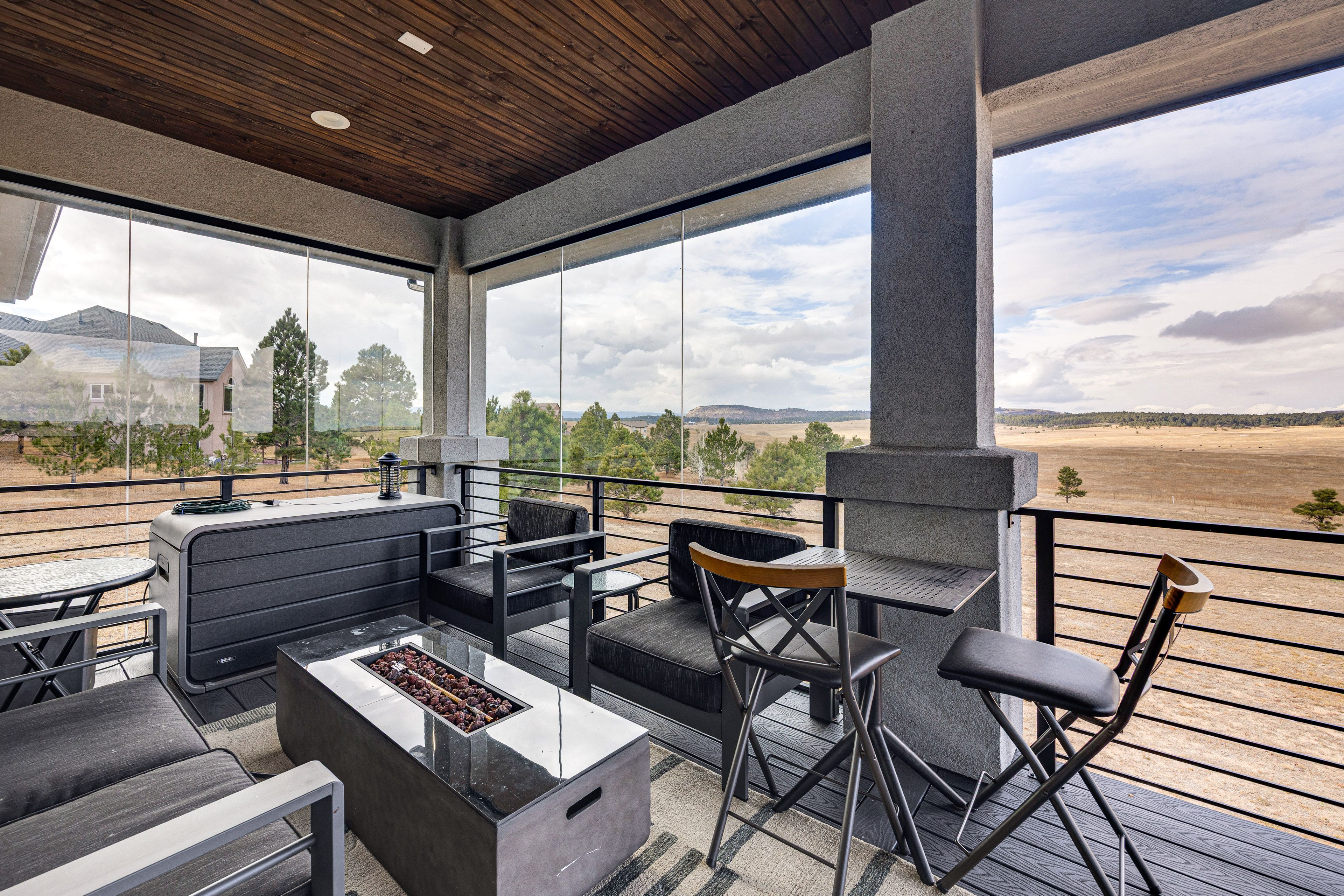 Covered Deck | Fire Table