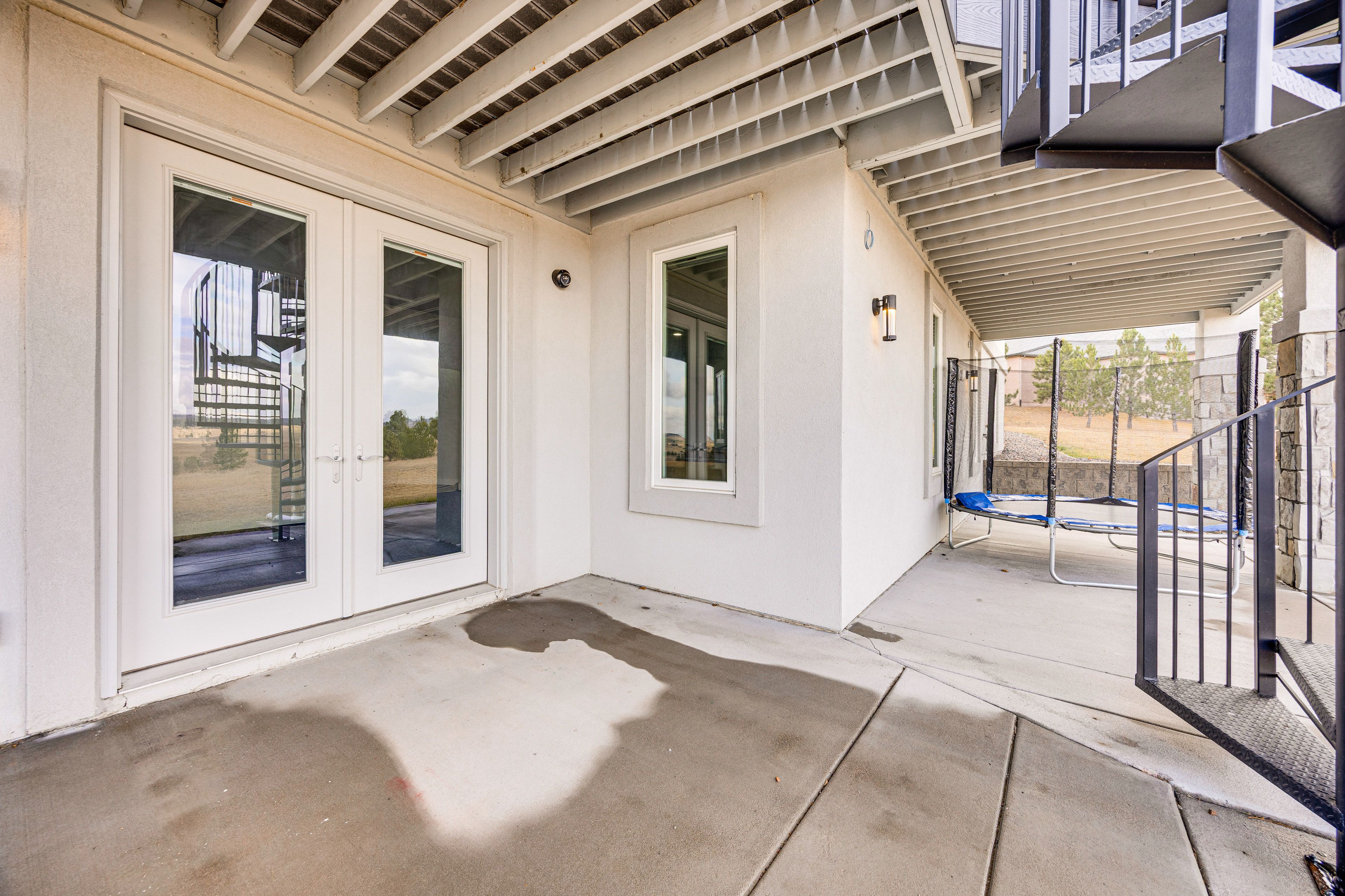 Covered Patio | Trampoline