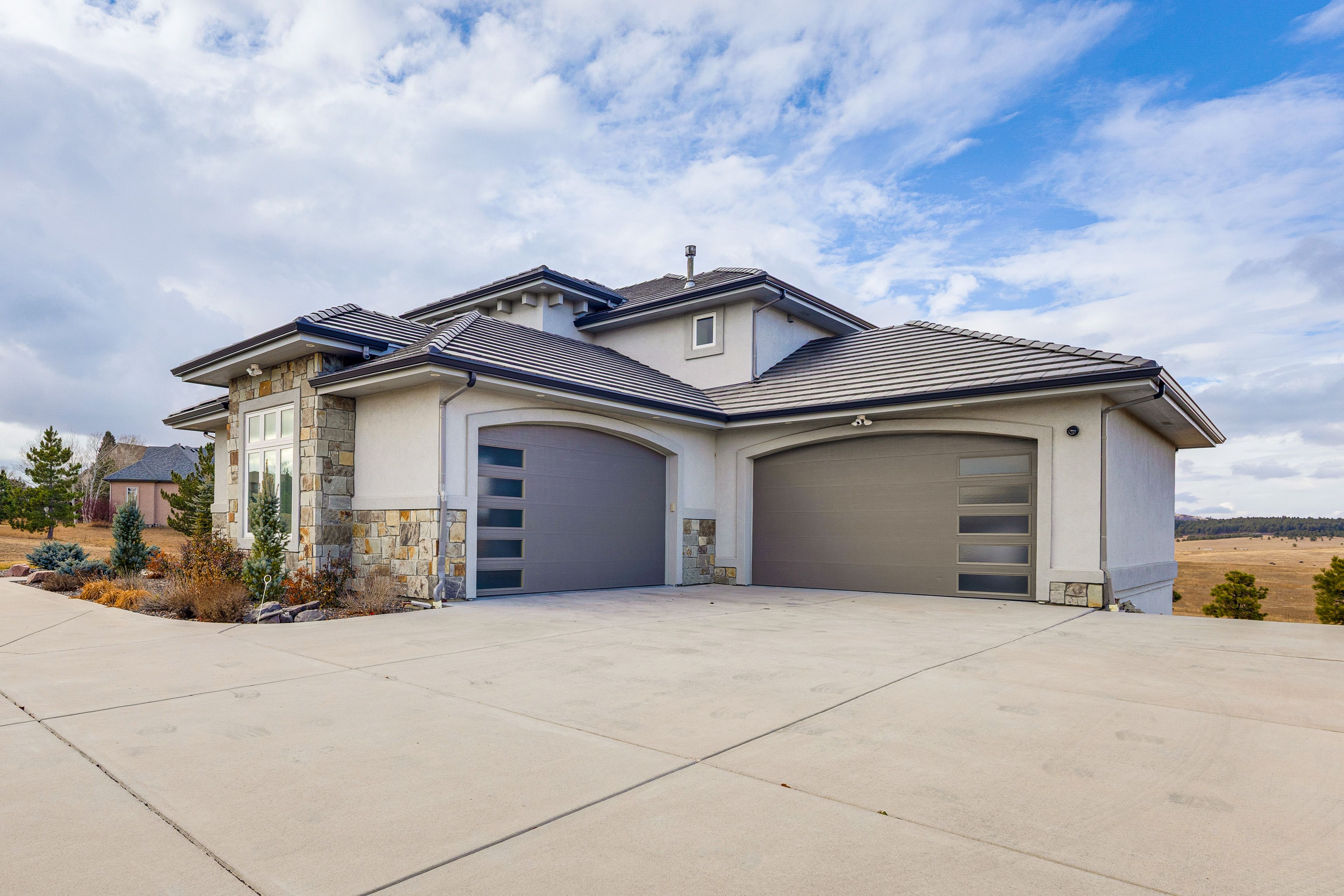 Exterior | Mountain Views | Deck