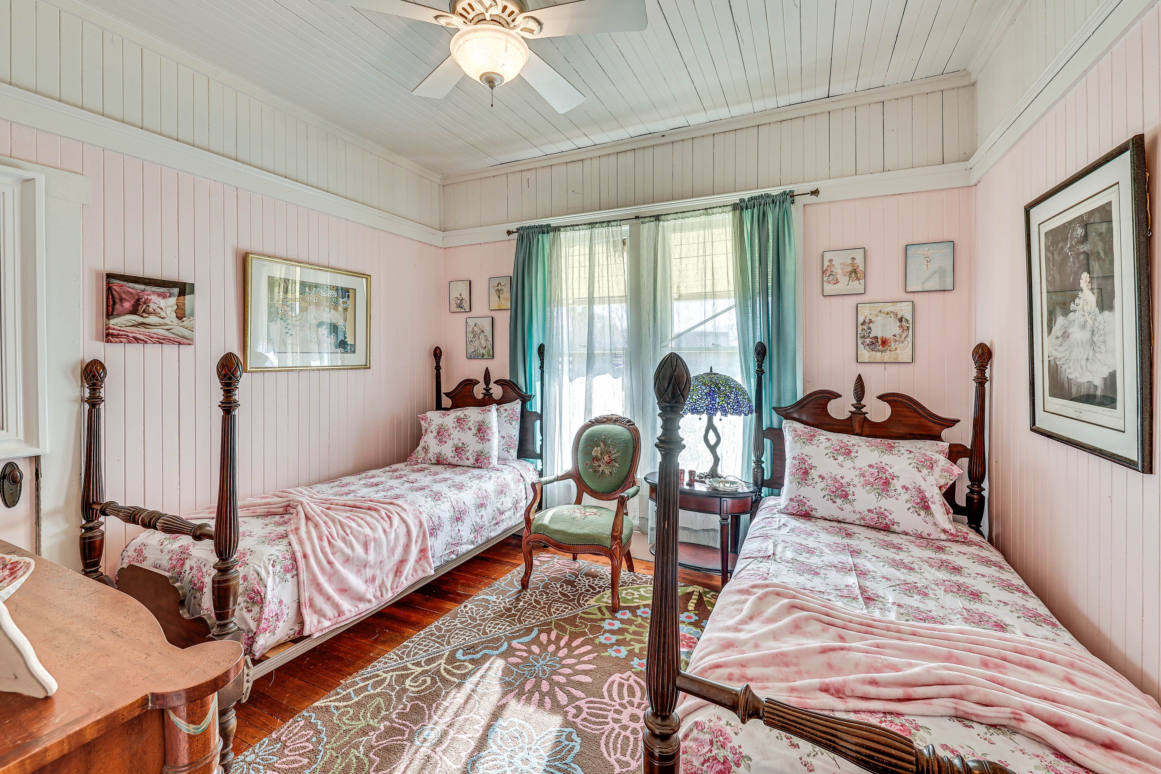 Bedroom 3 | 2 Twin Beds | 1st Floor