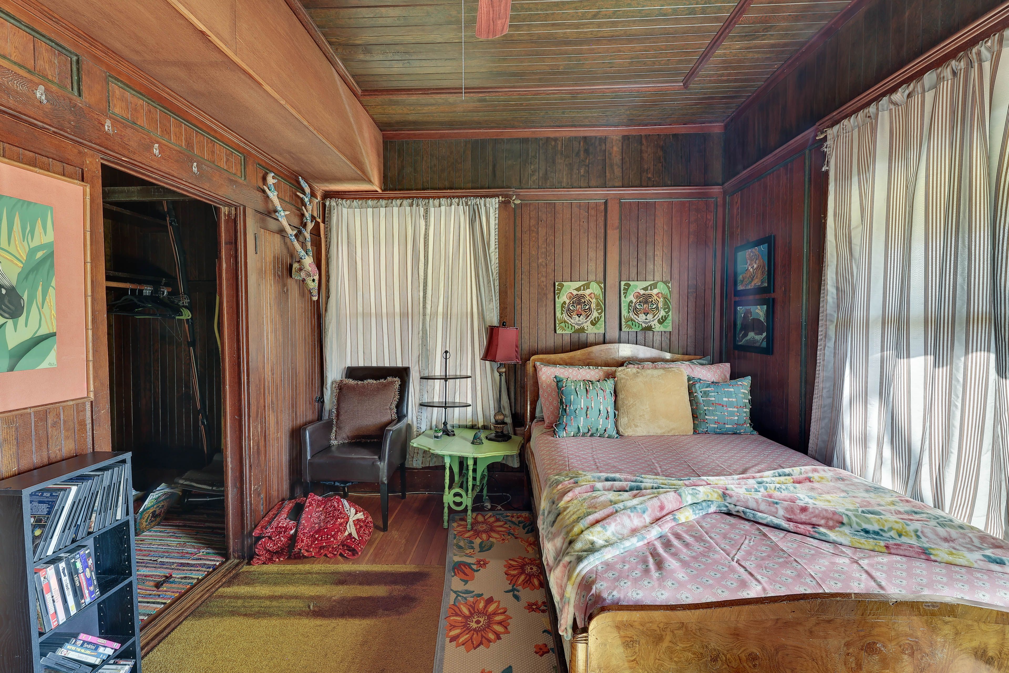 Bedroom 2 | Full Bed | 1st Floor