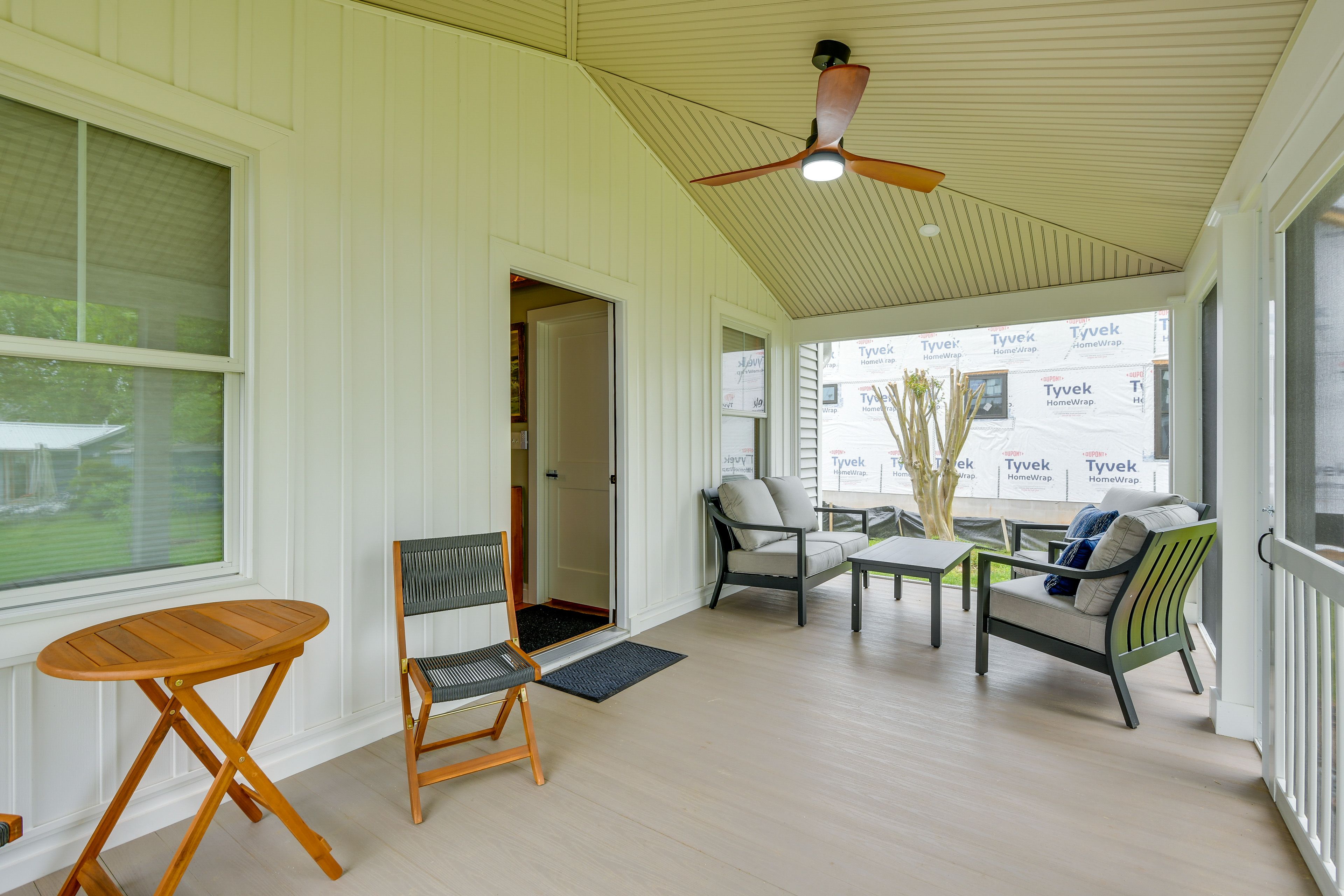 Screened Porch | Lounge Seating | Spacious Yard