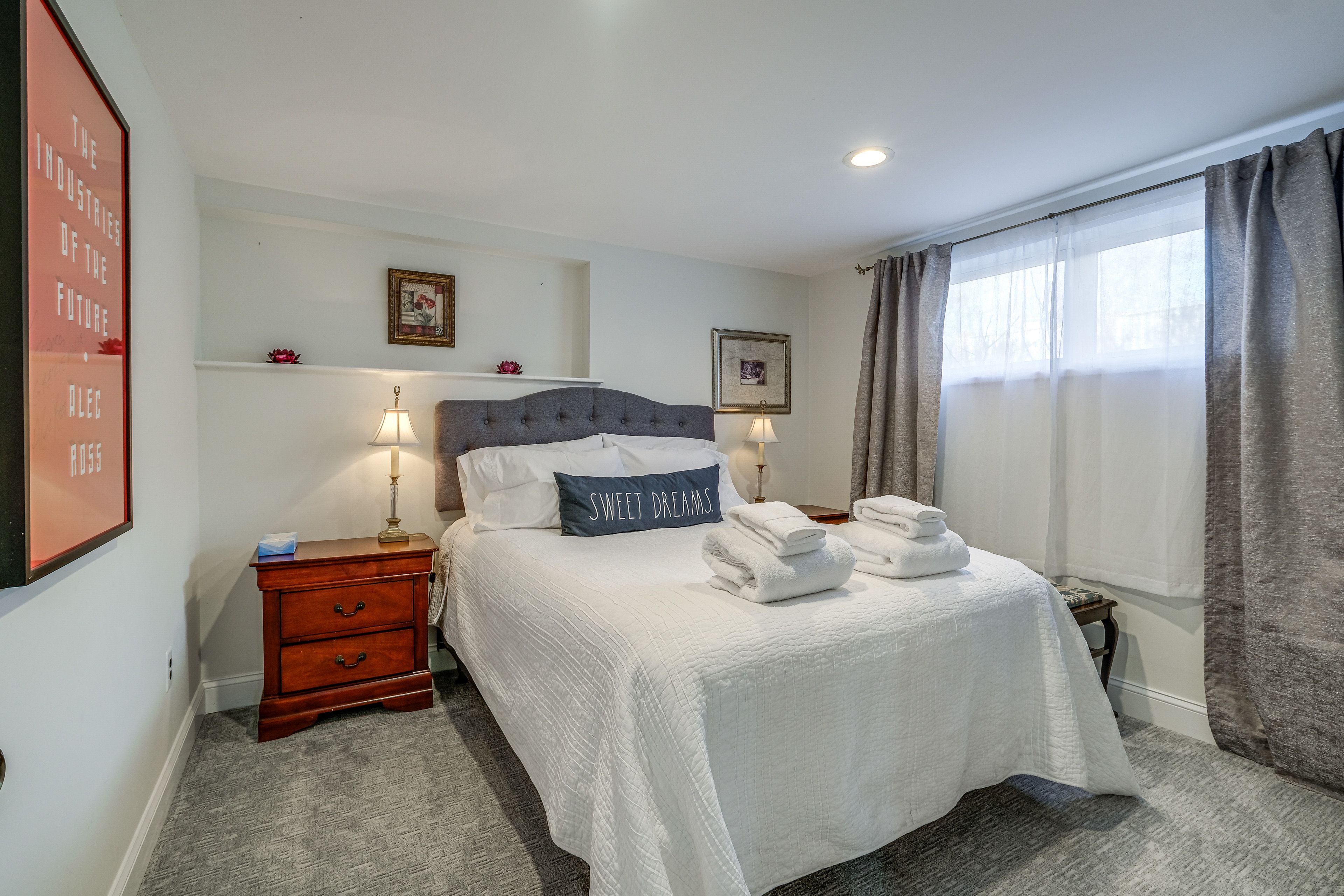 Bedroom 1 | Queen Bed