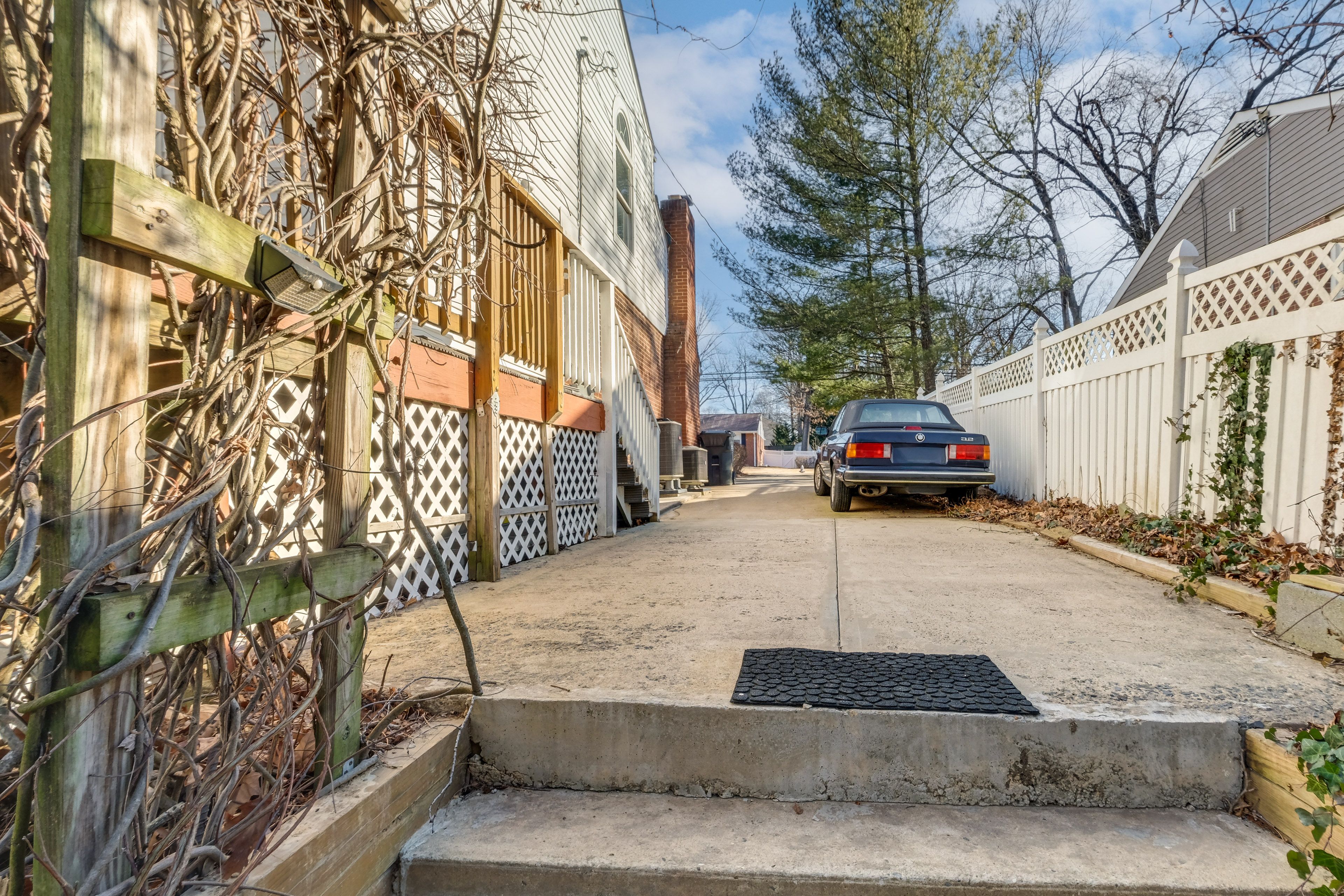 Parking | Driveway (4 Vehicles)
