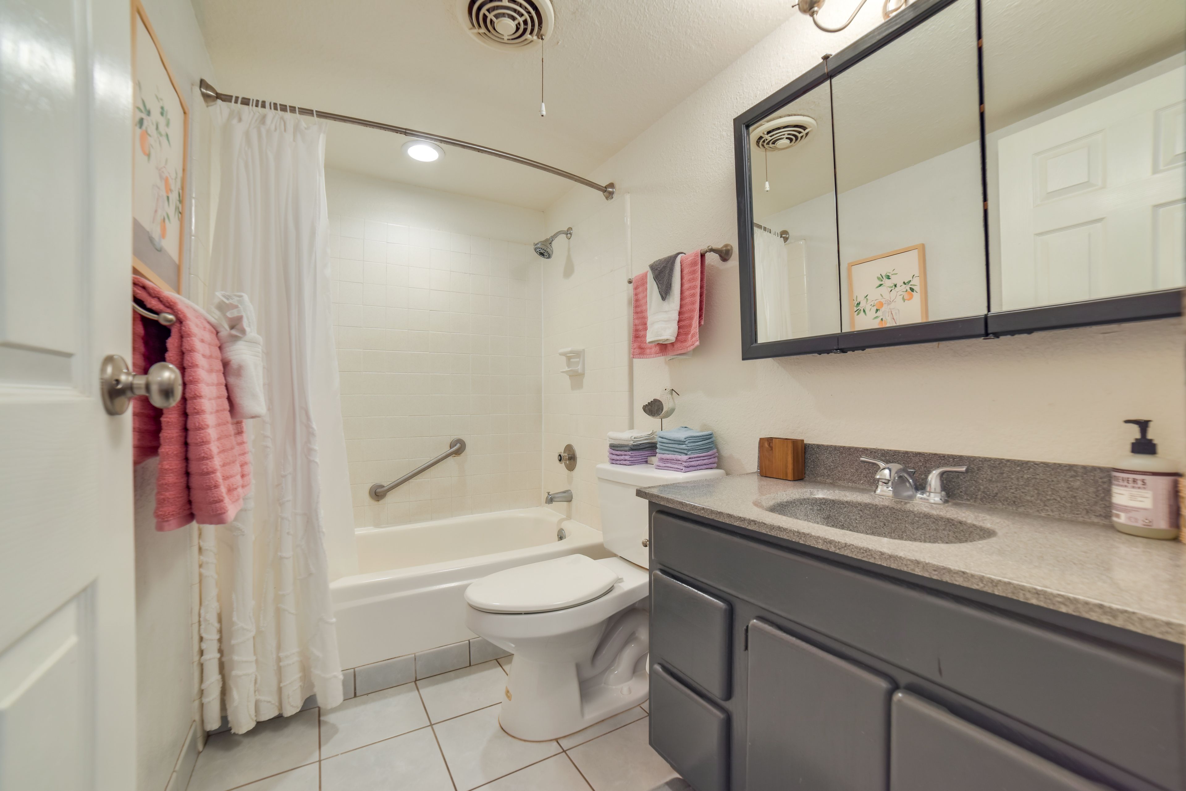 Full Bathroom | Hair Dryer
