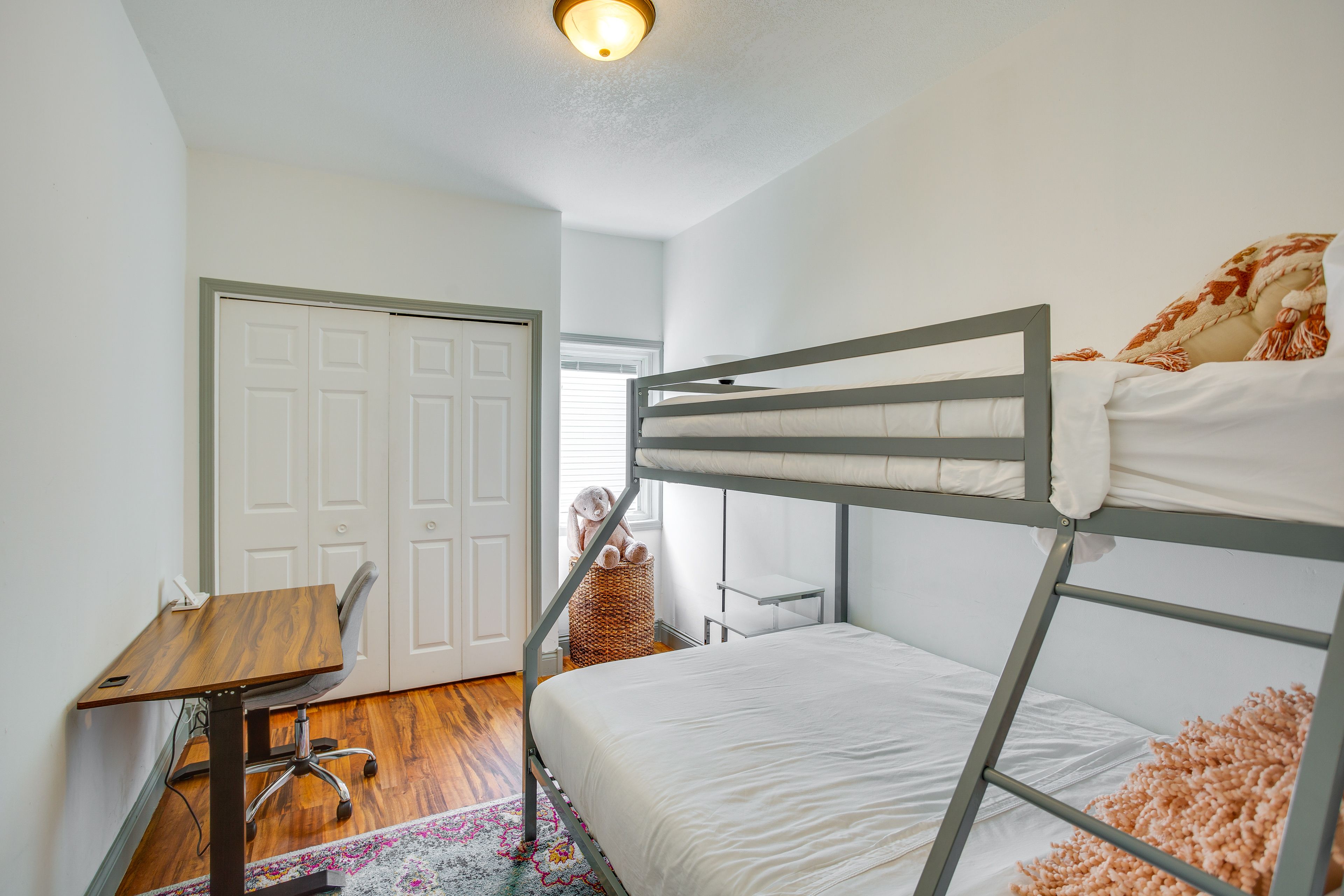 Bedroom 2 | Twin/Full Bunk Bed | Laptop Workspace