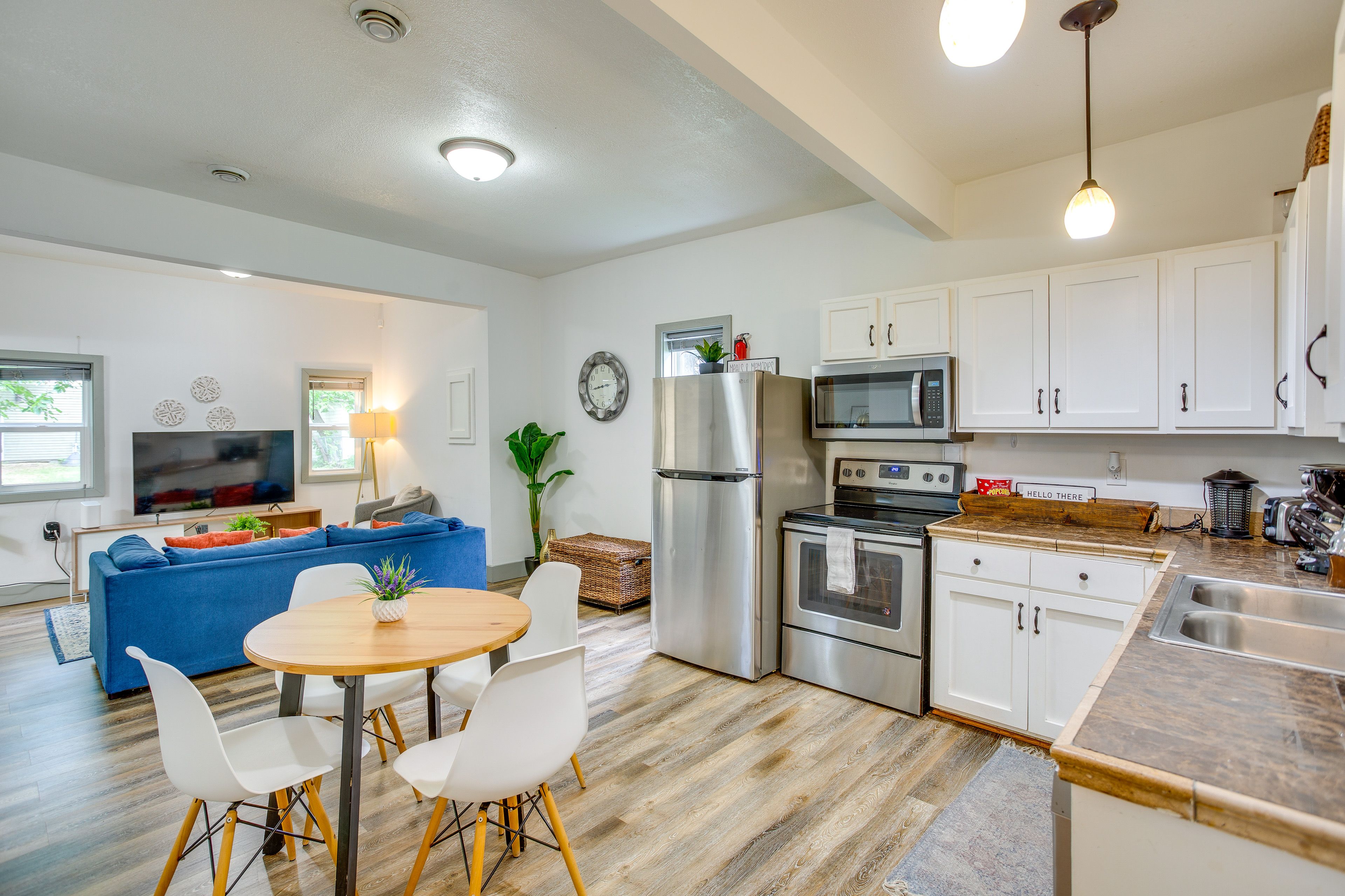 Dining Area | Dishware/Flatware | High Chair