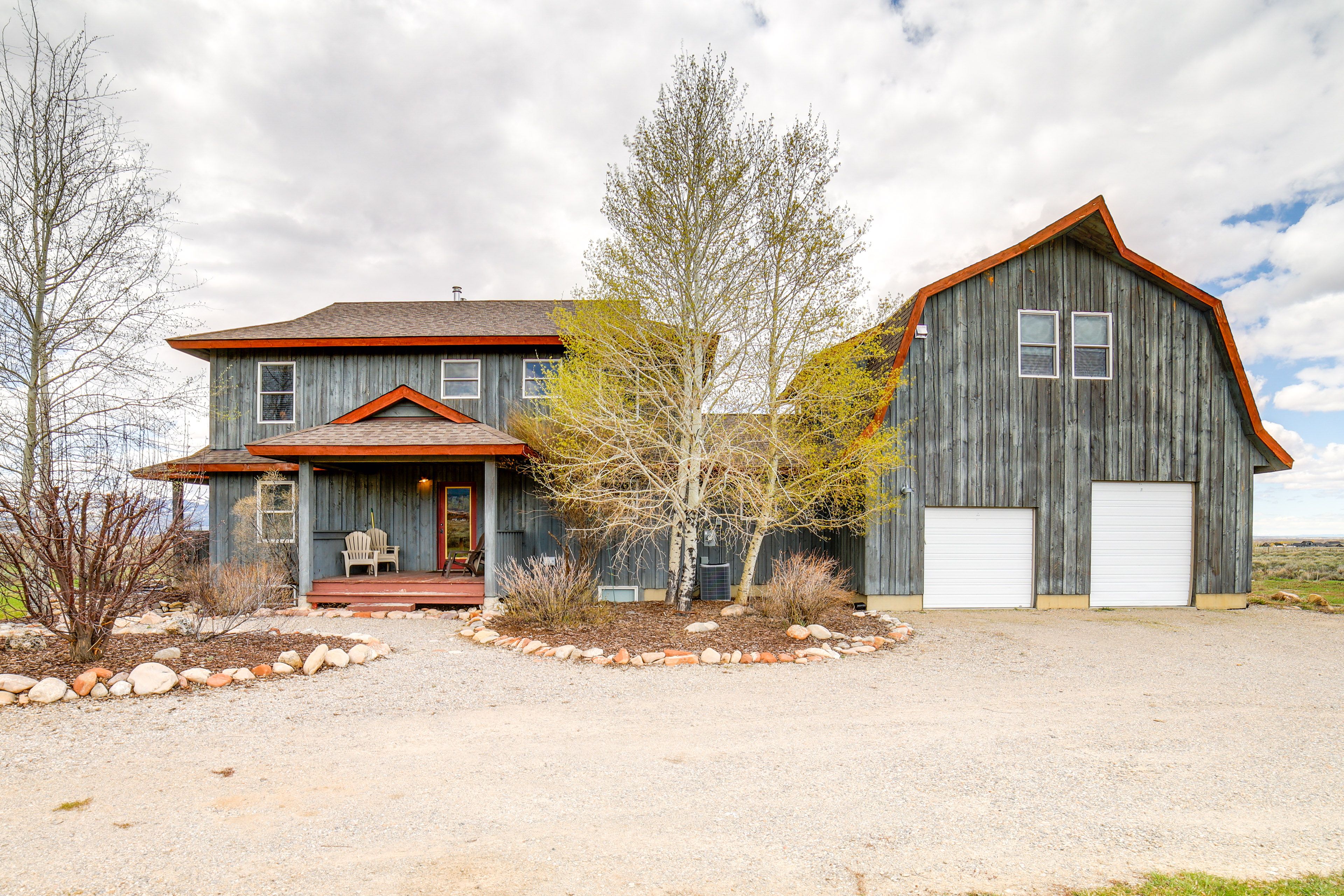 Parking | Garage (2 Vehicles) | Driveway (5 Vehicles)