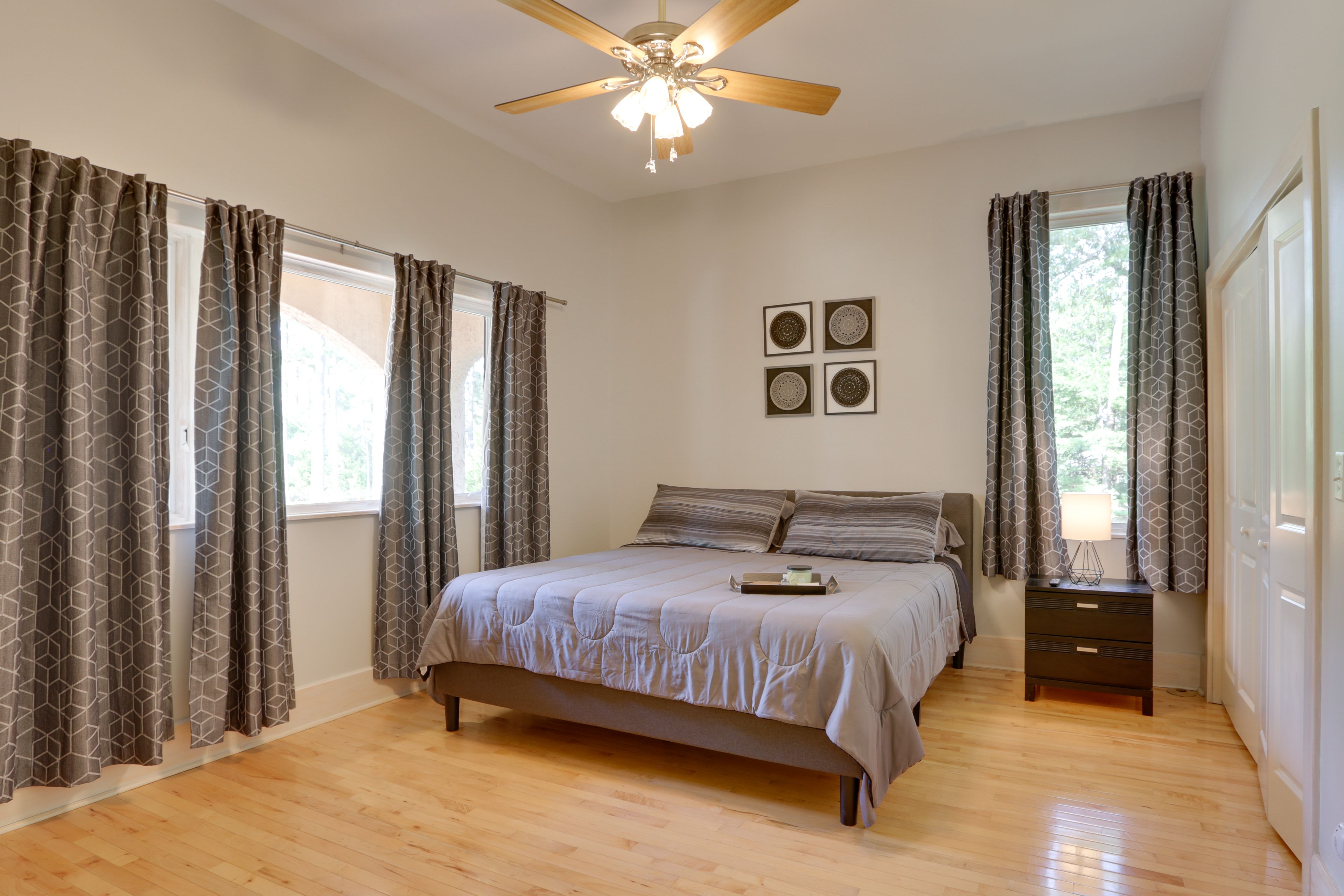 Bedroom 1 | King Bed