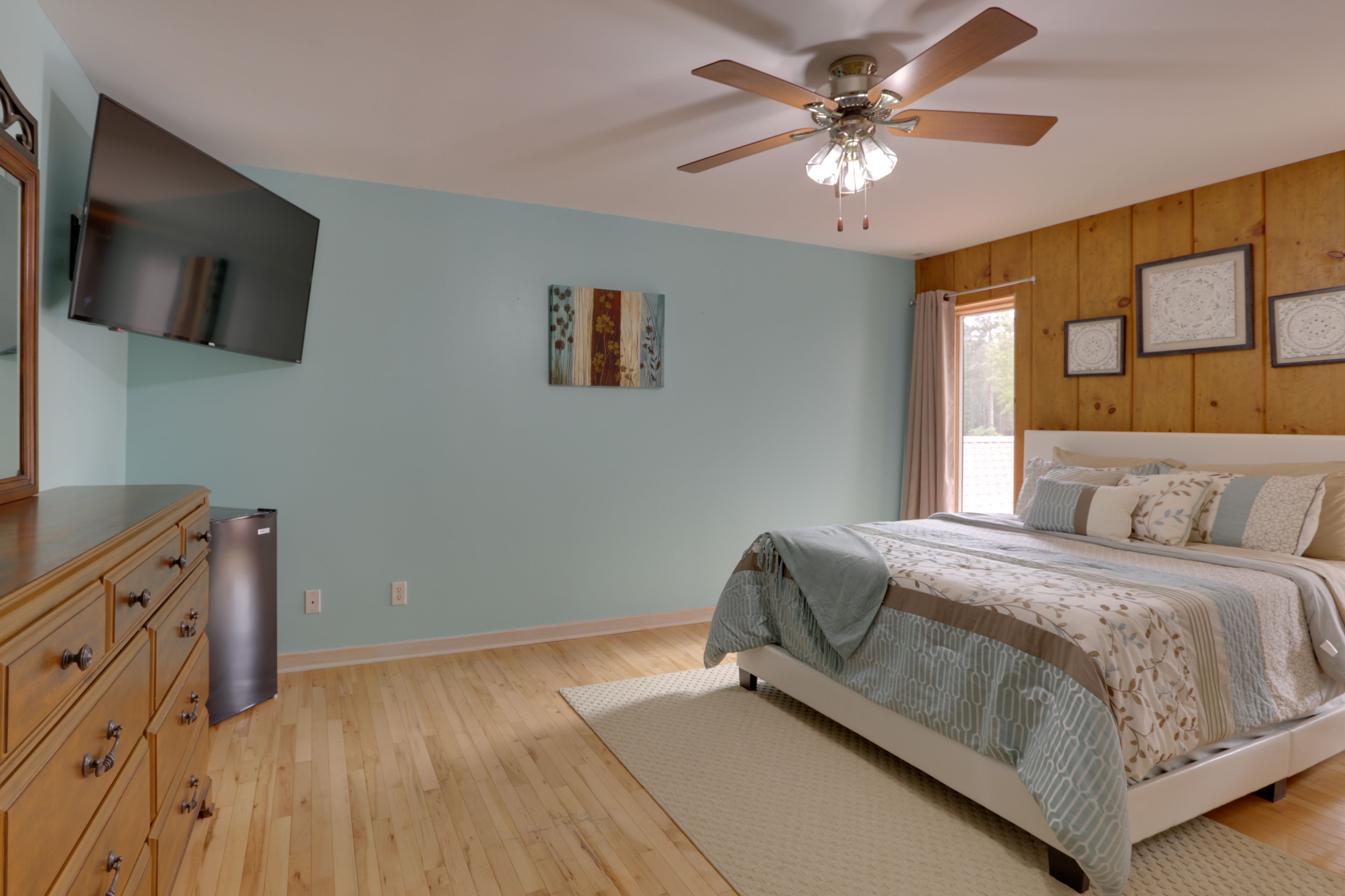 Bedroom 7 | Queen Bed